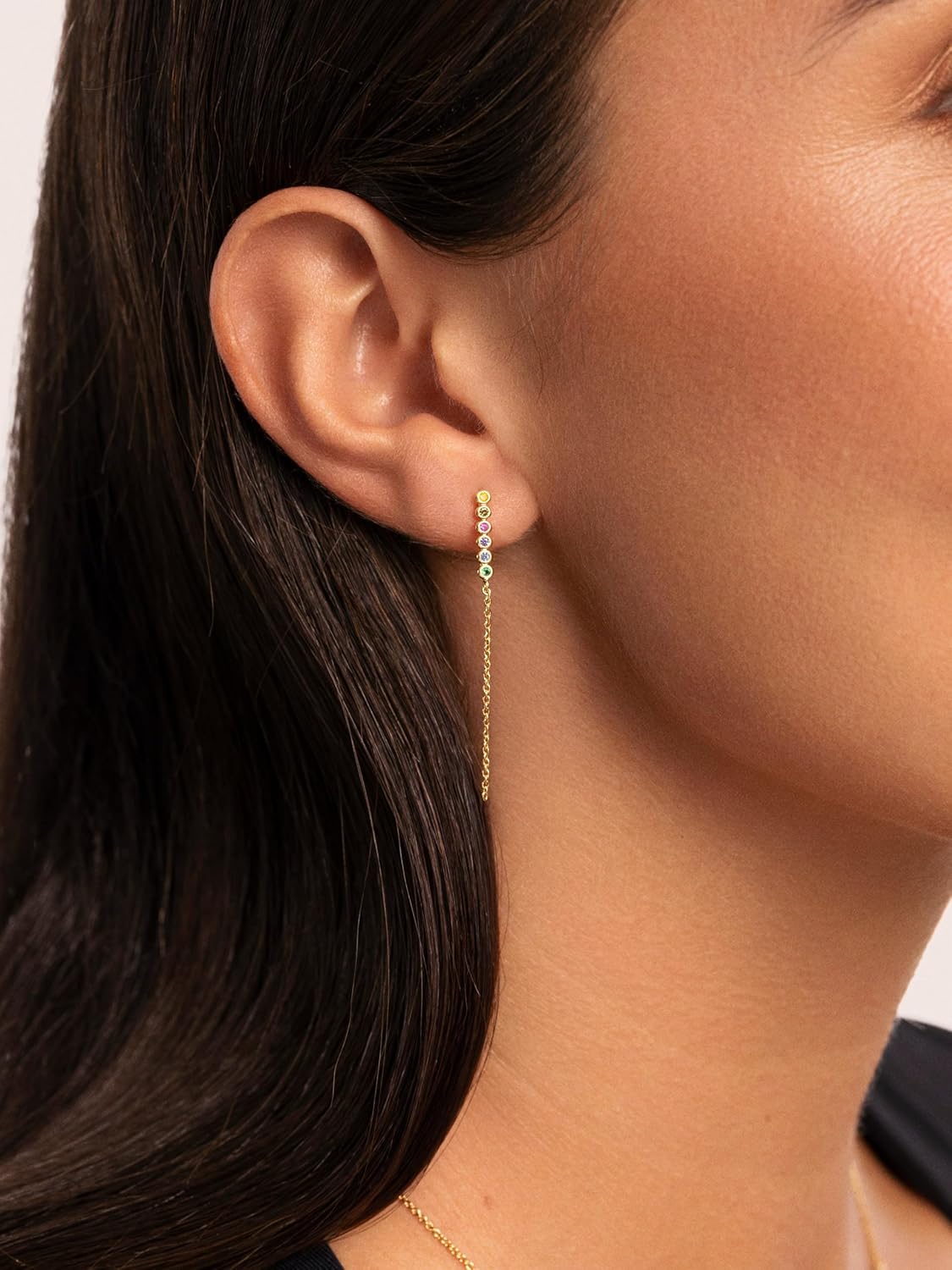 Detalle 2 de SINGULARU Orecchini Orbit: Ottone placcato oro 18 kt con zirconi colorati