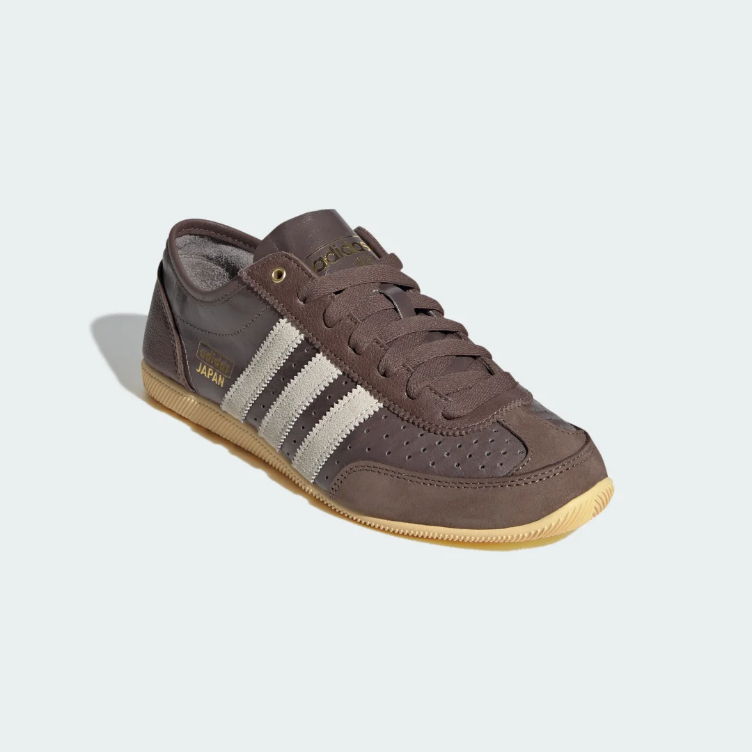 Detalle de Adidas Japan Decon, zapatilla marrón