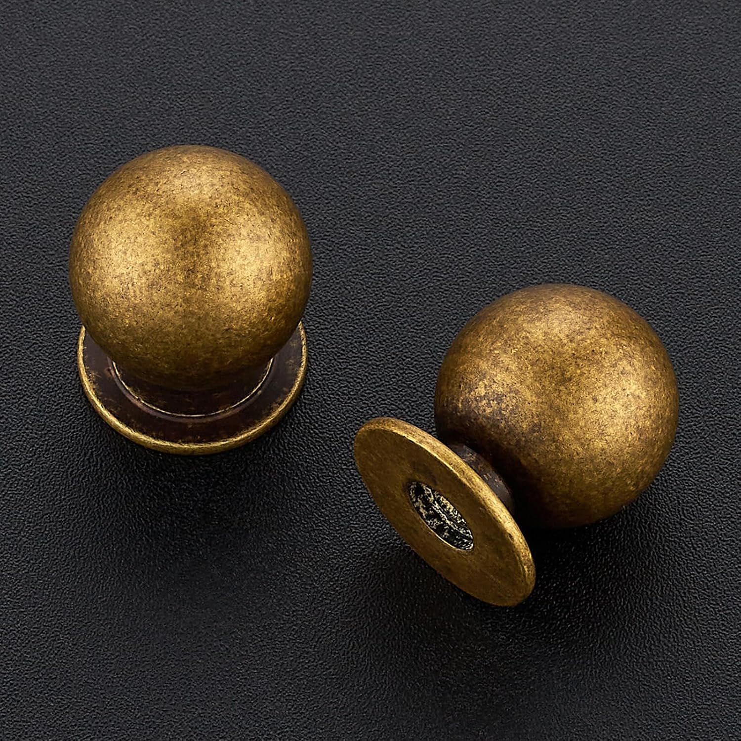 Detalle 2 de Ravinte Decor RDYN31GHHG2 Antique Brass Cabinet Knobs, 0.95-Inch Round Zinc