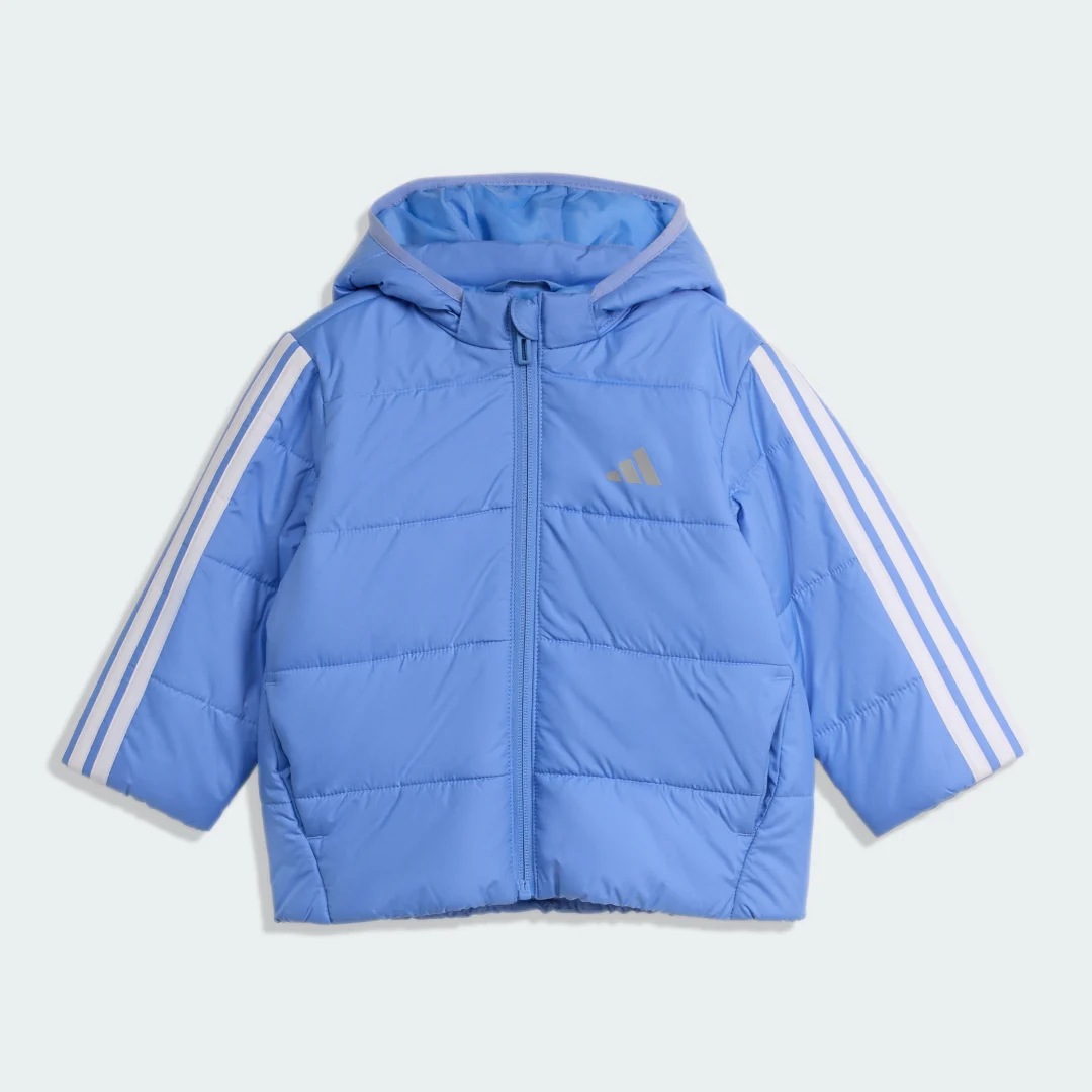 Detalle de Chaqueta acolchada Essentials 3 Stripes de Adidas — estilo y sujección para el día a día
