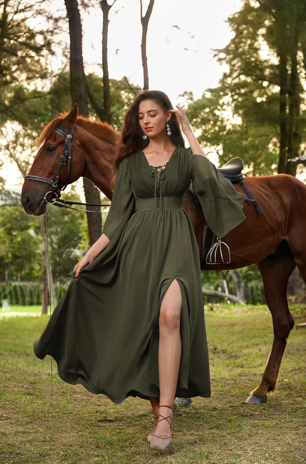 Thumbnail 2 de SCARLET DARKNESS Damen Renaissance Kleid mit V-Ausschnitt, 3/4-Ärmeln und Knopflöchern vorne