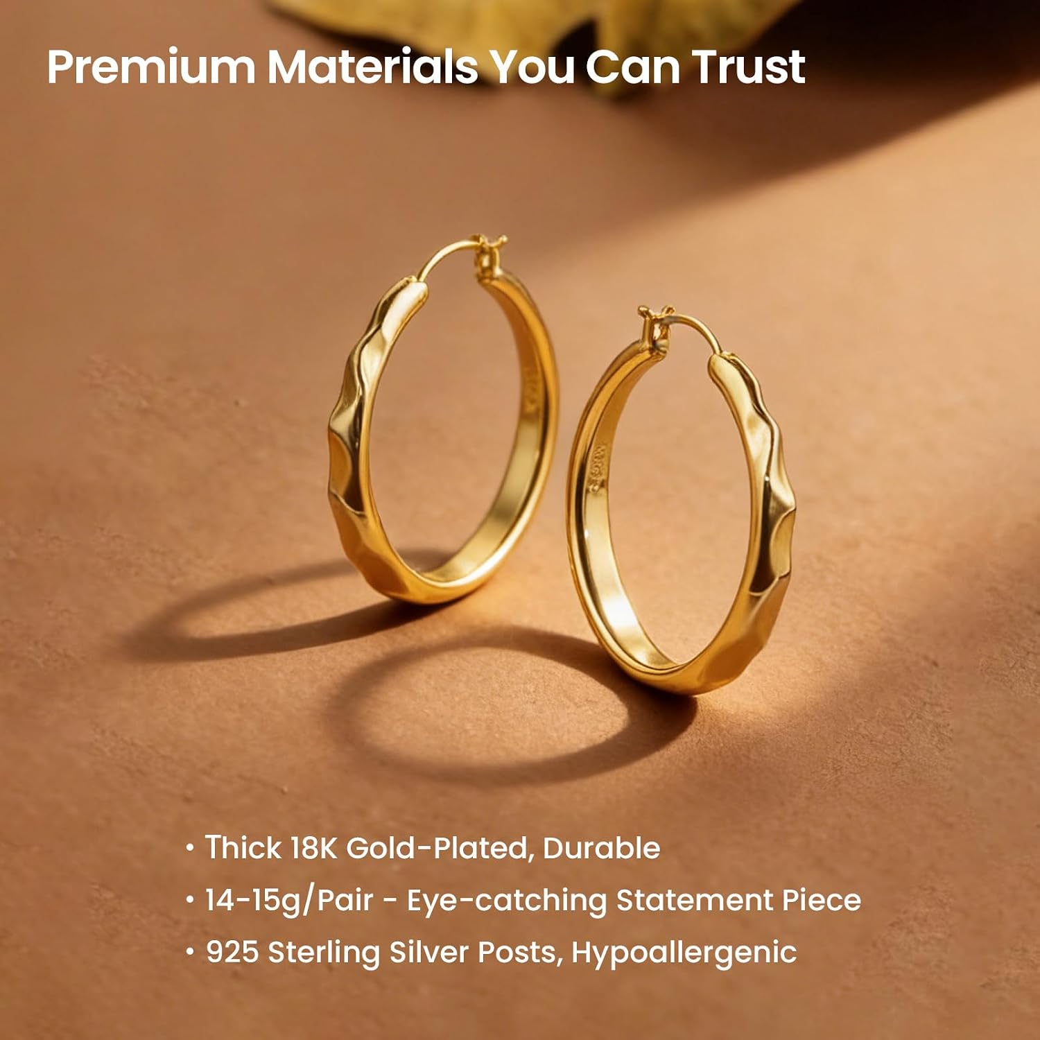 Detalle de ARSIS Hoop Earrings, 18K Gold-Plated