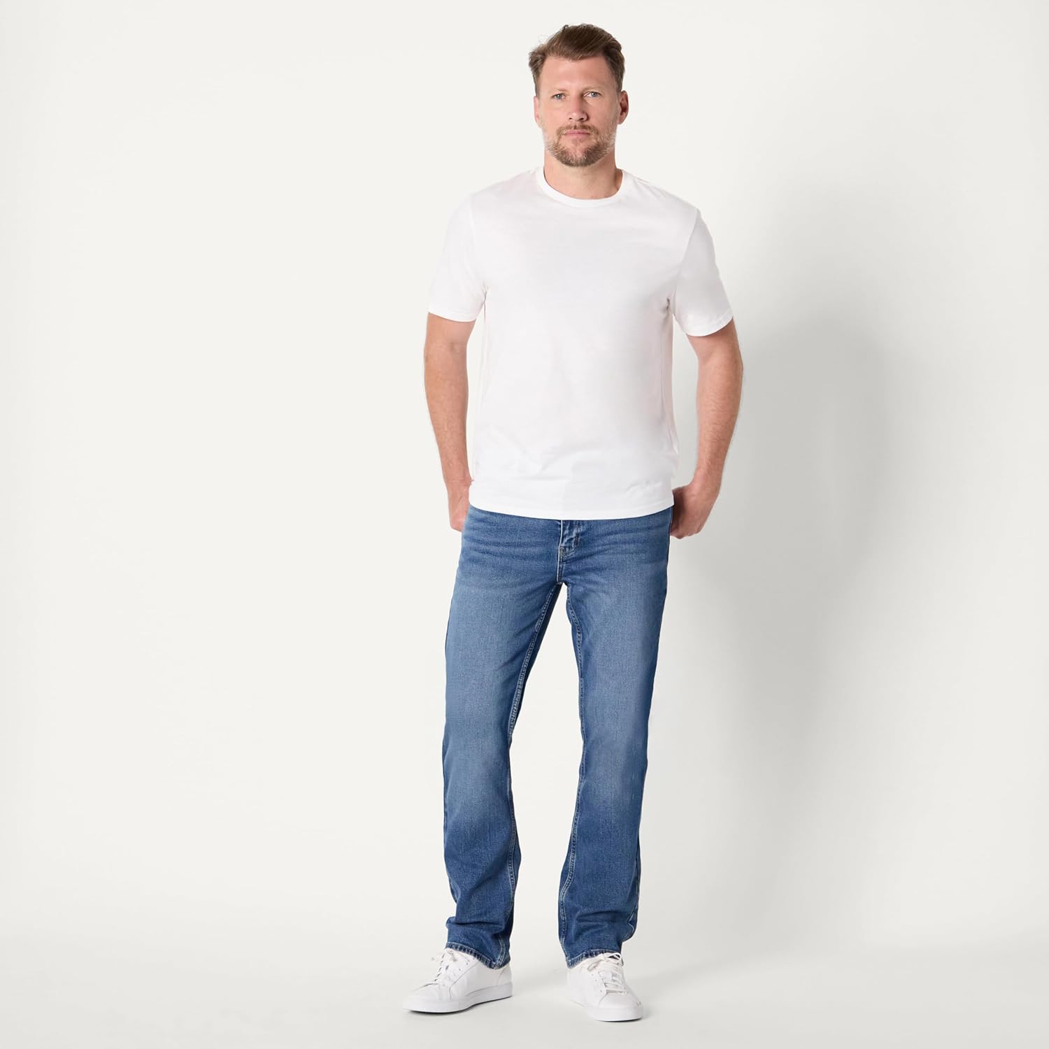 Thumbnail 2 de Amazon Essentials Herren Straight-Fit-Jeans mit geringem Stretchanteil
