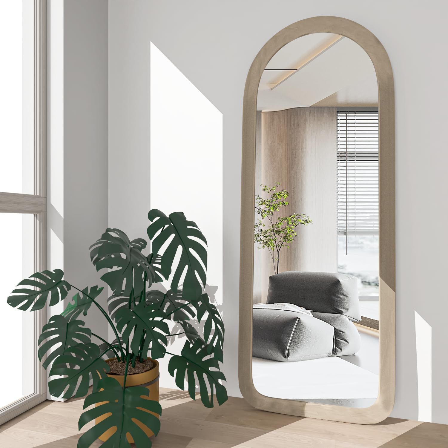 Detalle de NEUWEABY gebogen passpiegel 140 x 51 cm met taupekleurige fluwelen lijst