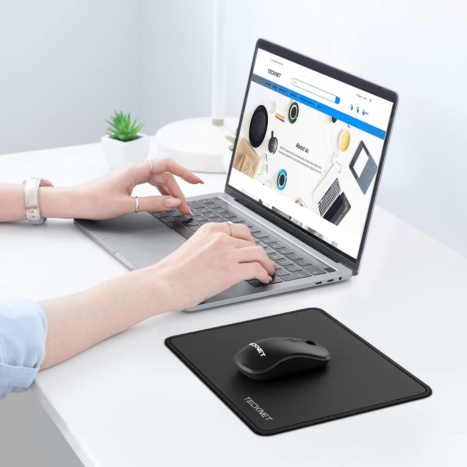 Thumbnail 6 de TECKNET 4-Pack Black Mouse Pads with Waterproof Surface and Stitched Edges