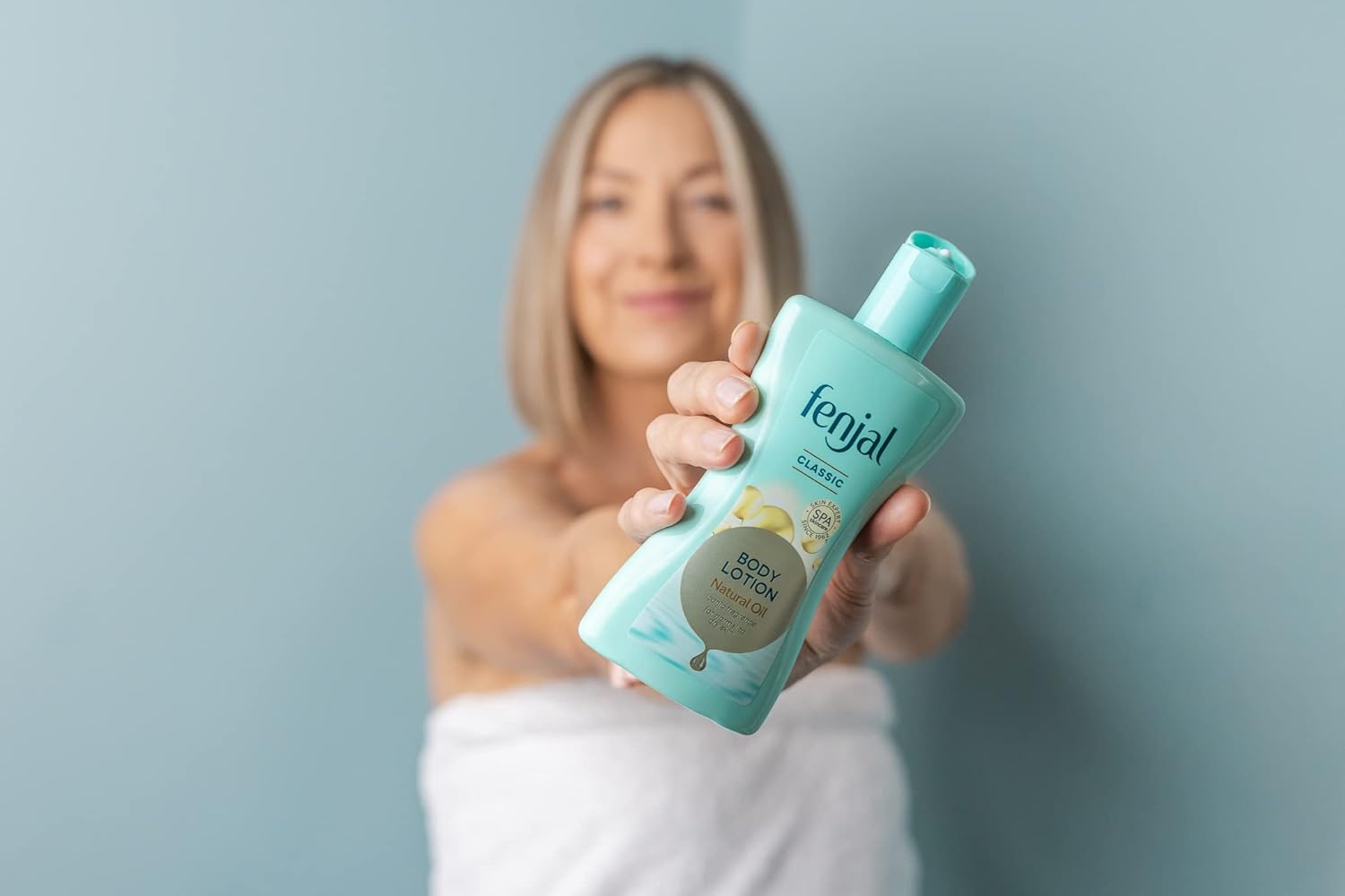 Detalle de Fenjal Classic Luxury Hydrating Body Lotion 200ml – Long Lasting Moisturisation