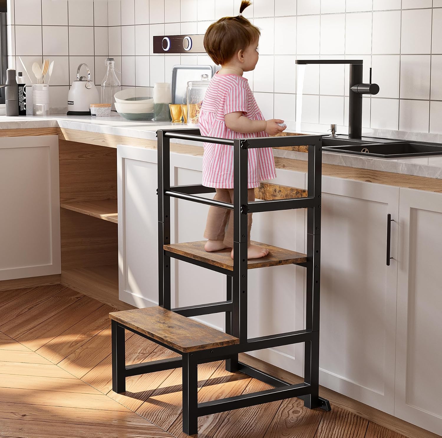 Detalle de INNOD Toddler Kitchen Step Stool, Wood and Steel