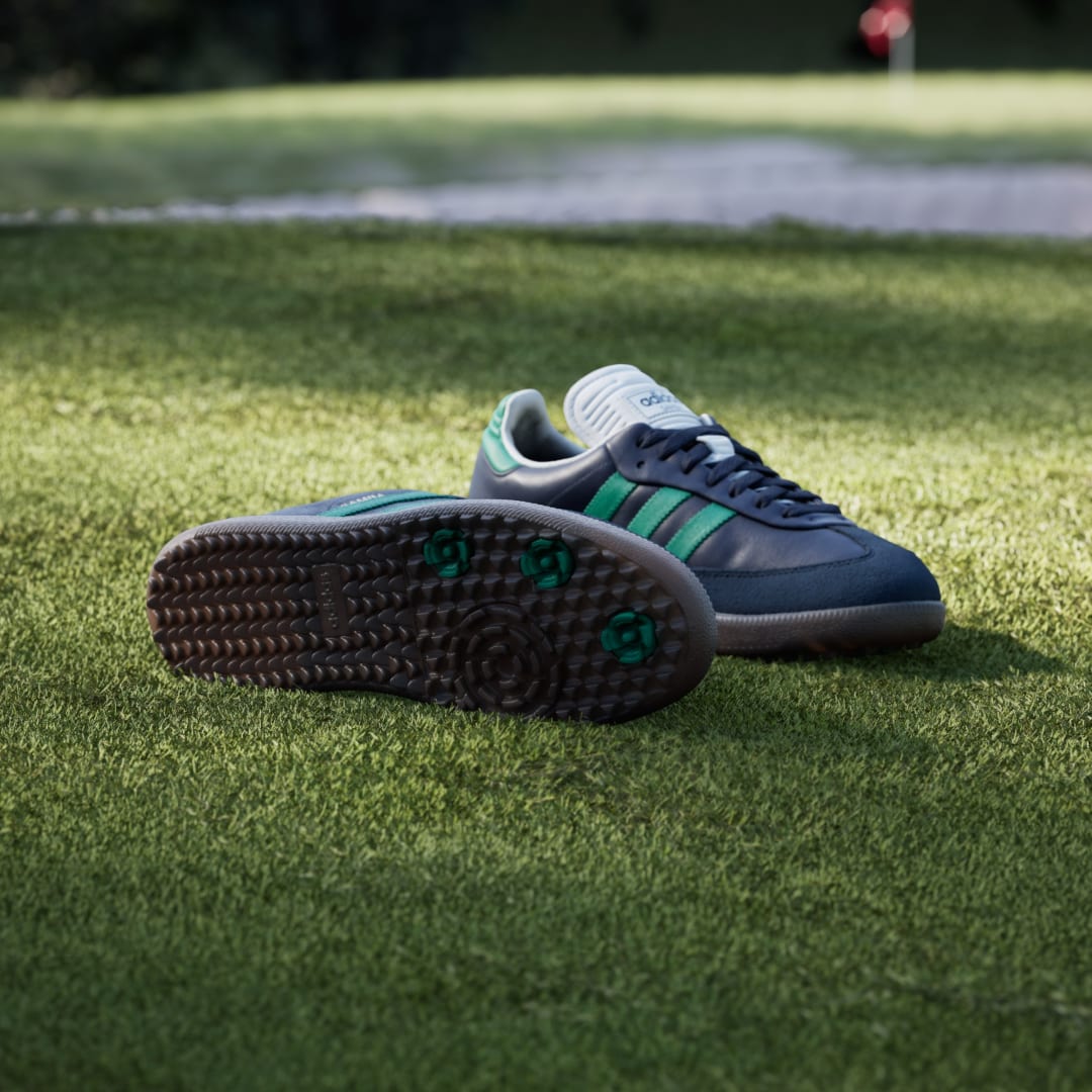 Detalle de Adidas Samba Spikeless: Zapatilla de golf azul, comodidad sin clavos para el campo