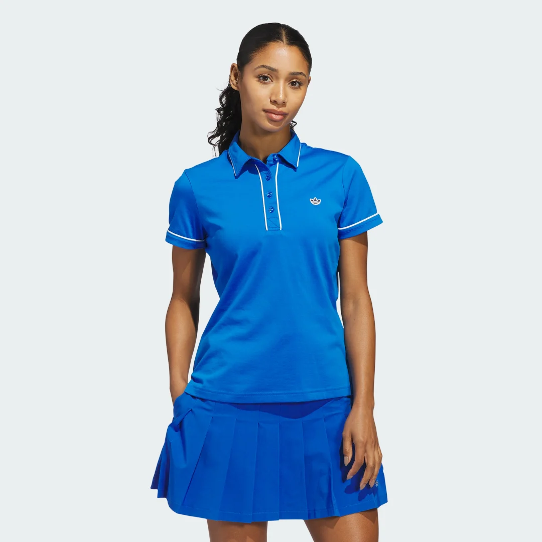 Detalle de Polo Originals Solid de Adidas en azul — estilo clásico para el día a día