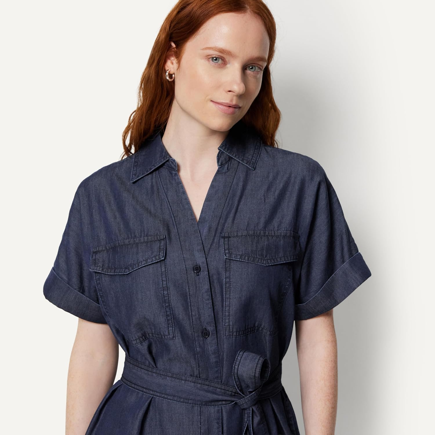 Detalle de Amazon Essentials Women's Relaxed-Fit Short-Sleeved Button-Down Shirt Dress with Belt