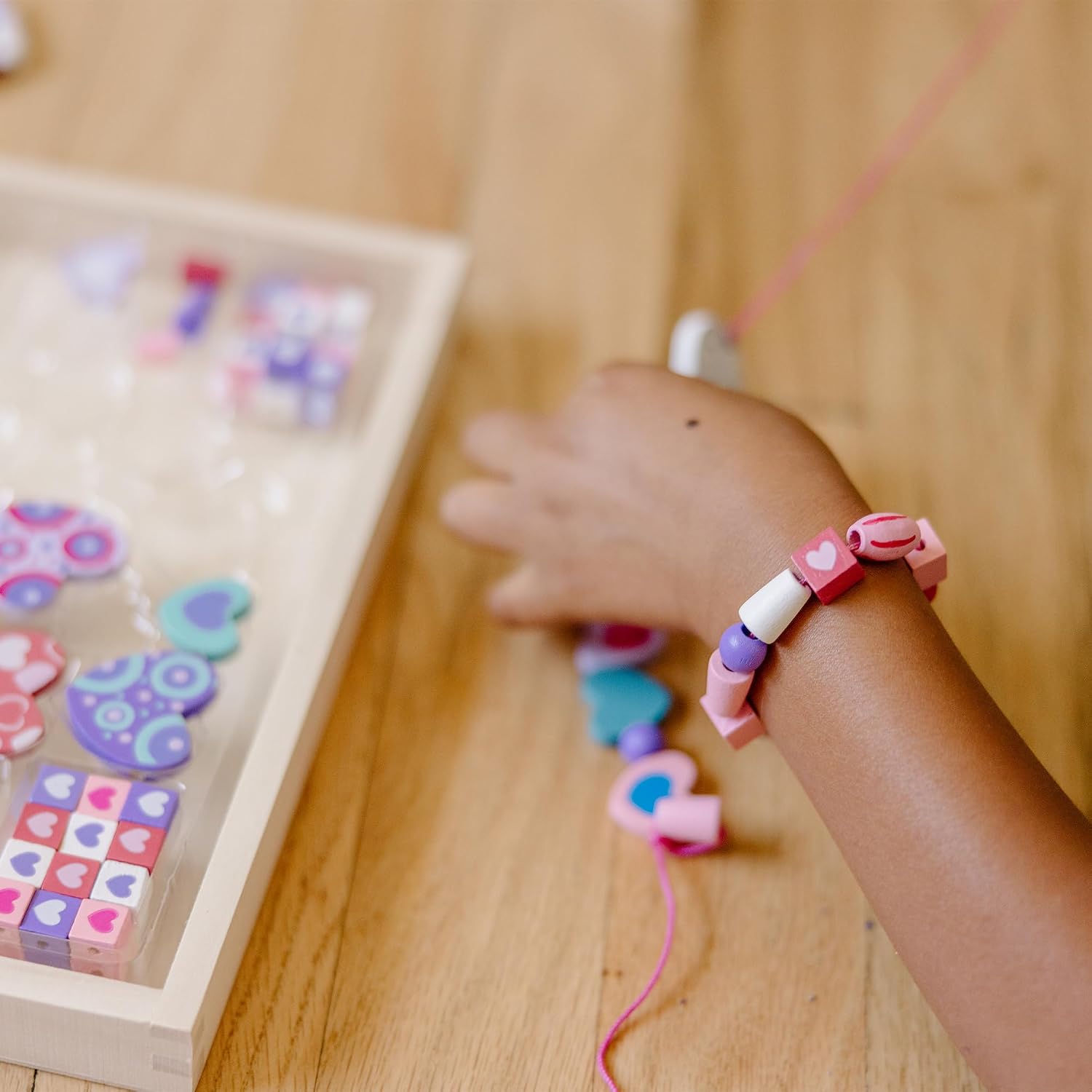 Detalle 1 de Melissa & Doug Heart Beads Kit 120+ ๐จ