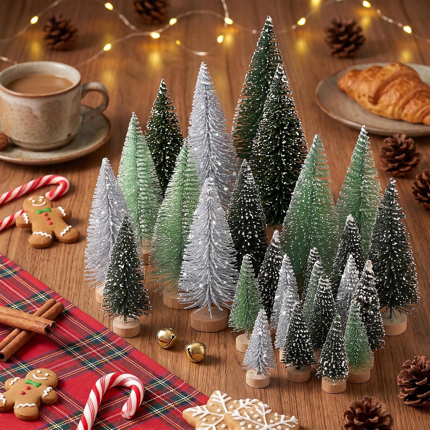 Detalle 2 de Mini Christmas Trees with Wooden Bases