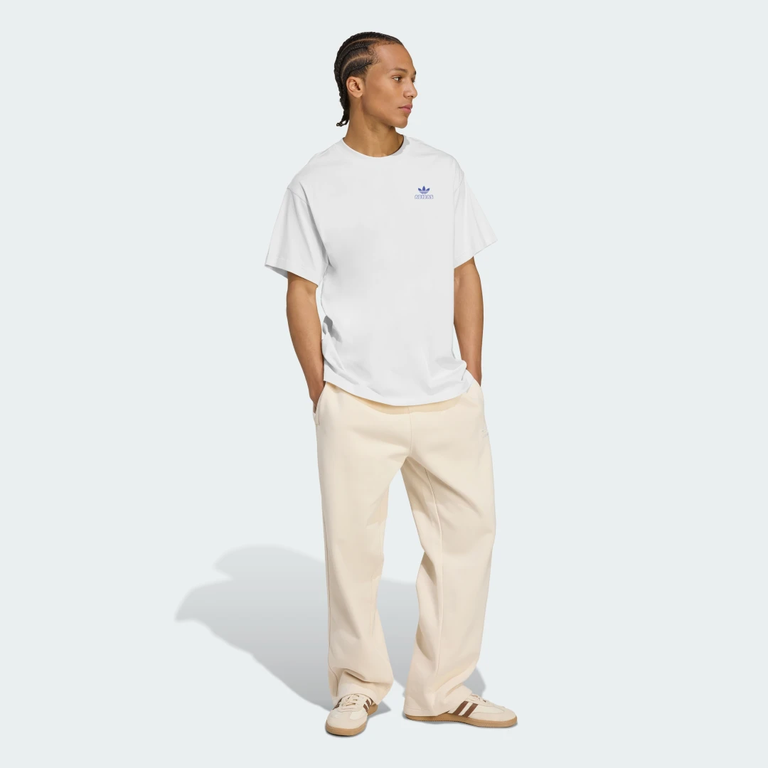 Detalle de Camiseta estampada Butter de Adidas — Hombre o mujer, estilo cómodo en blanco