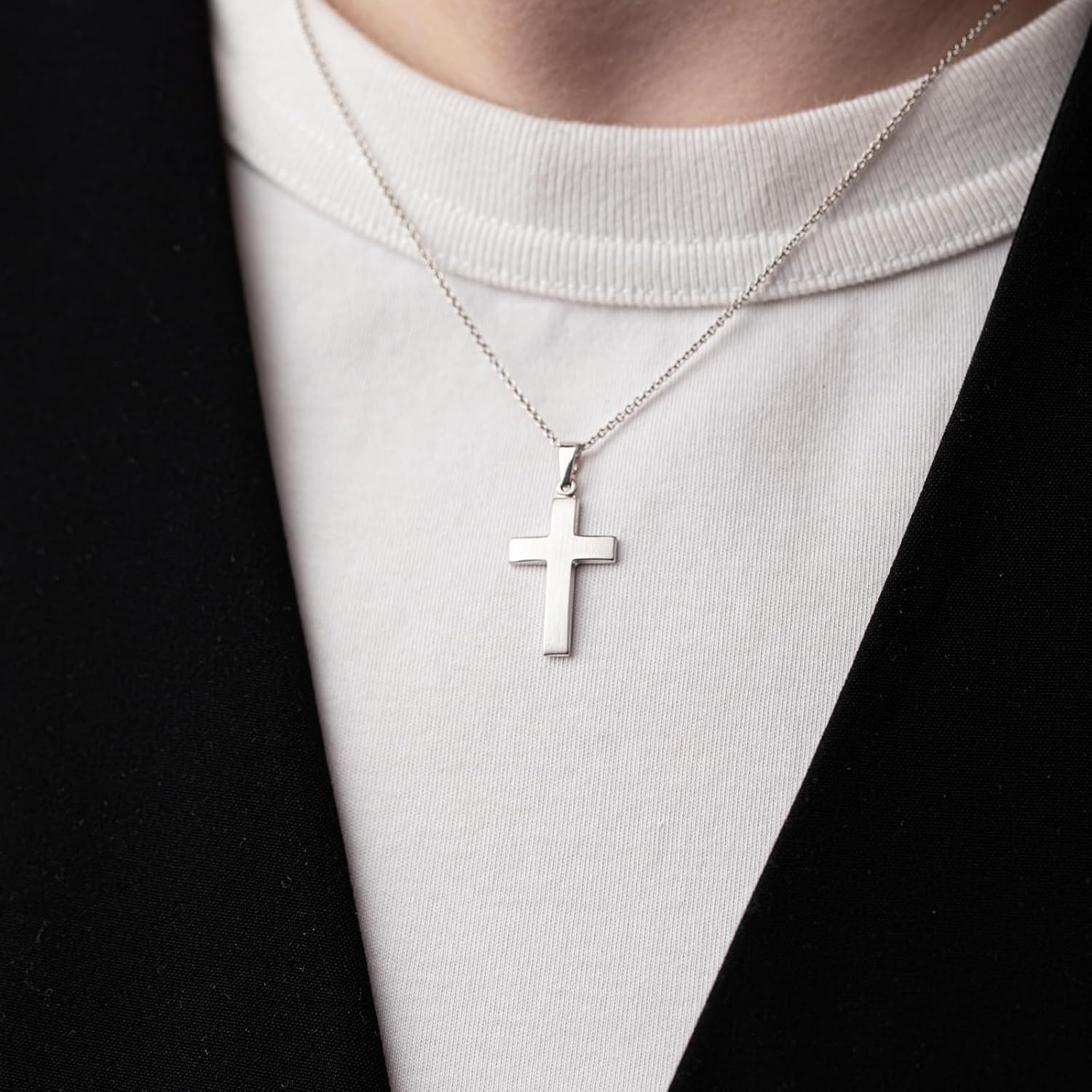 Detalle de Pendentif Croix en Or 585 Blanc – EDELIND, 14 carats, 0,92 g, hauteur 18 ou 21 mm, livré avec boîte cadeau