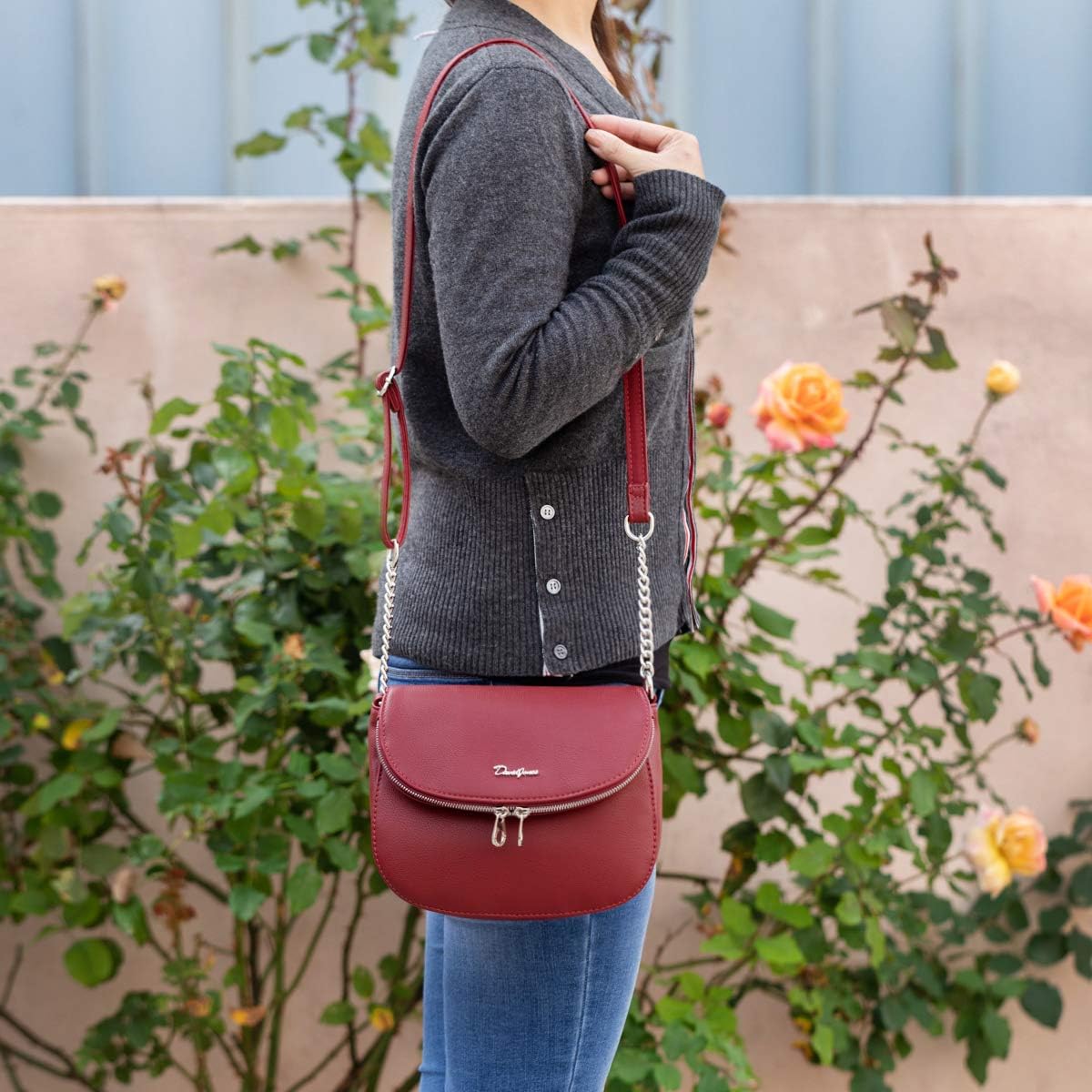 Thumbnail 1 de David Jones petite besace femme en PU rouge à rabat et chaînes