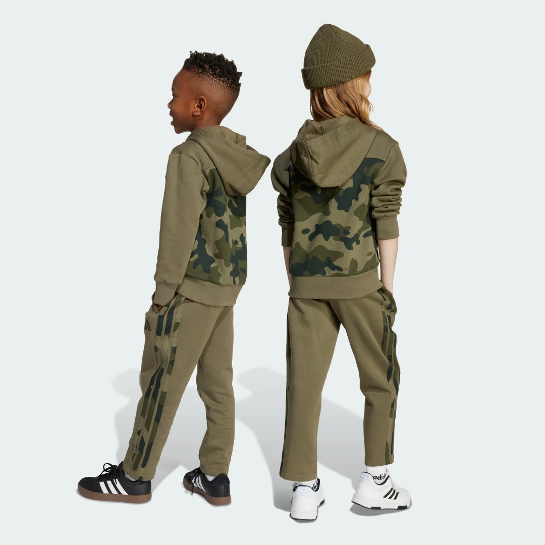 Thumbnail 1 de Conjunto de chándal de felpa con camuflaje Seasonal Essentials de Adidas