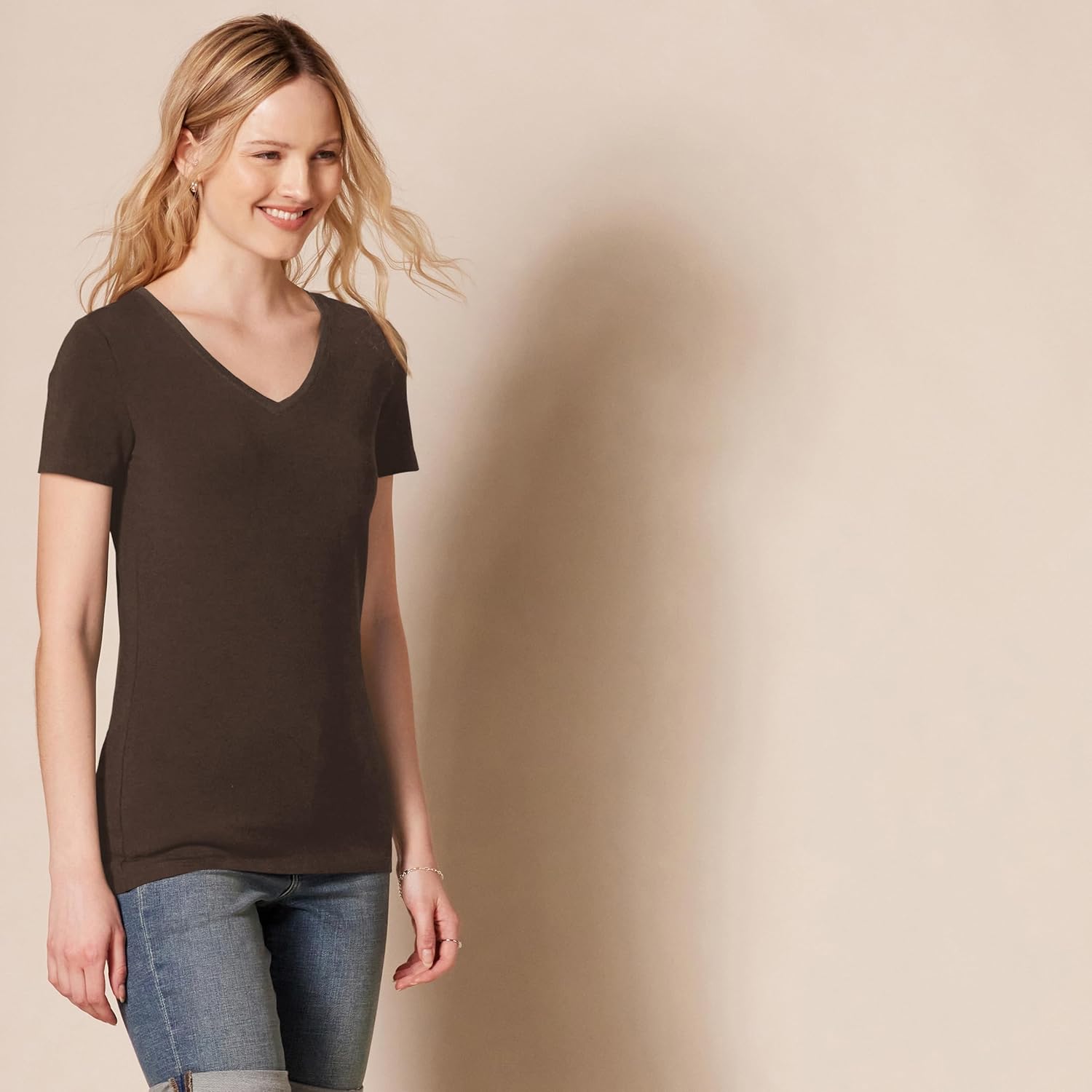 Thumbnail 1 de Amazon Essentials T-Shirt a Maniche con vestibilità Classica per Donna – Girocollo o V, confezioni multiple