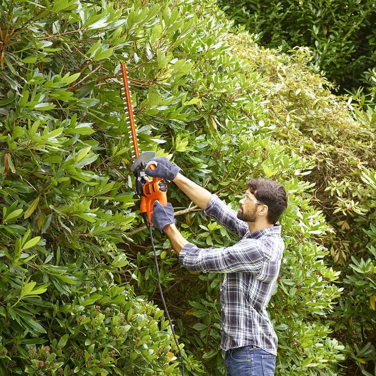 Detalle de Black+Decker BEHT201-GB Hedge Trimmer (240 V, 45 cm)