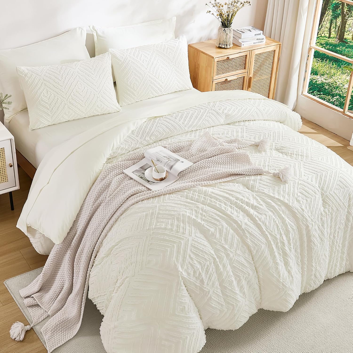 Detalle 2 de Andency Oversized King Comforter Set (7-Piece) in Ivory Boho Tufted Bedding “Bed in a Bag”