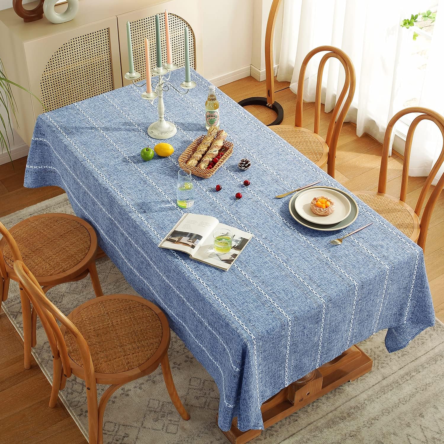 Detalle 2 de Chassic 60 x 120 Inch Rectangular Tablecloth in Hemstitch Blue