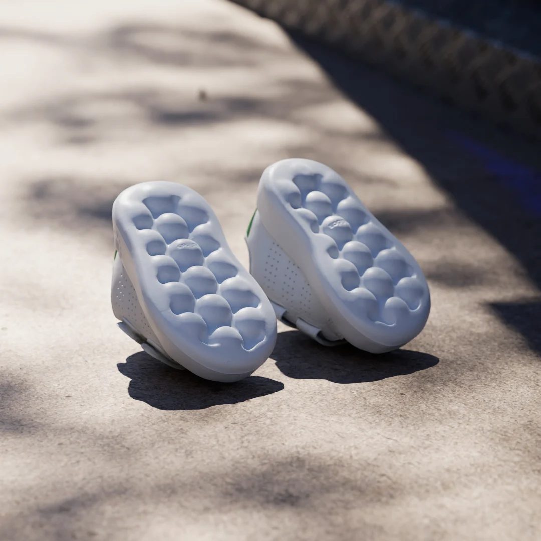 Detalle de Zapatilla Advantage (Bebé) de Adidas - comodidad y sencillez para los más pequeños