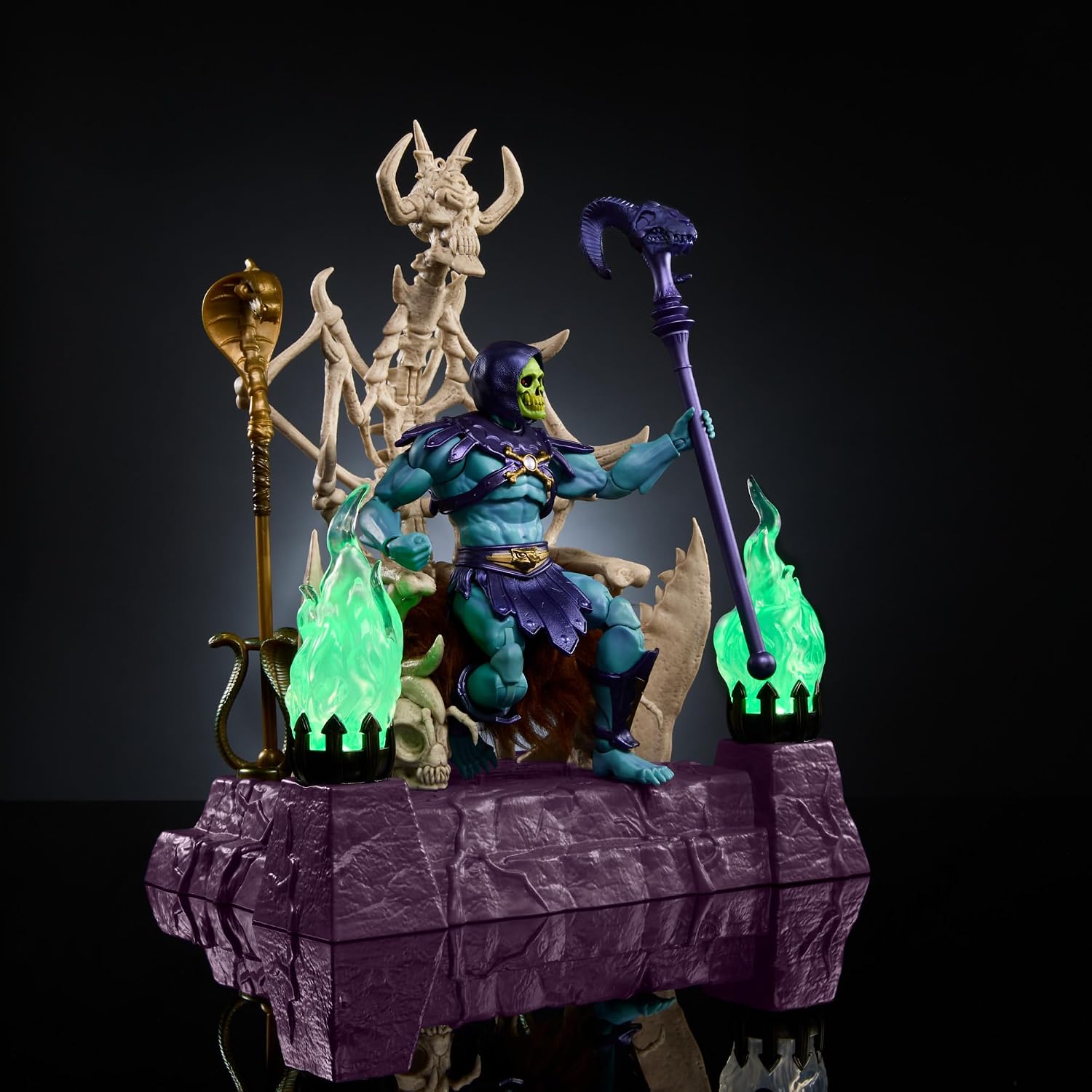 Thumbnail 4 de Masters of the Universe MOTU Masterverse Skeletor 🌌, Figura con trono y báculos