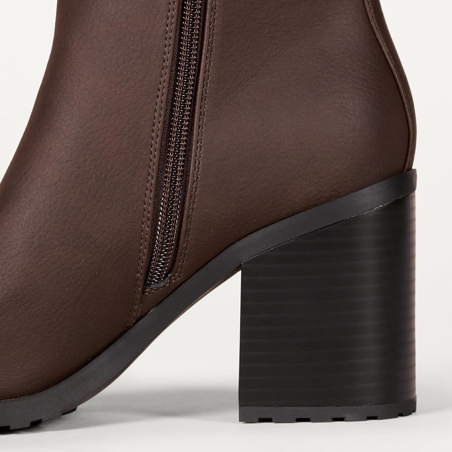Thumbnail 4 de Amazon Essentials Women's Mid-Calf Heeled Chelsea Boots