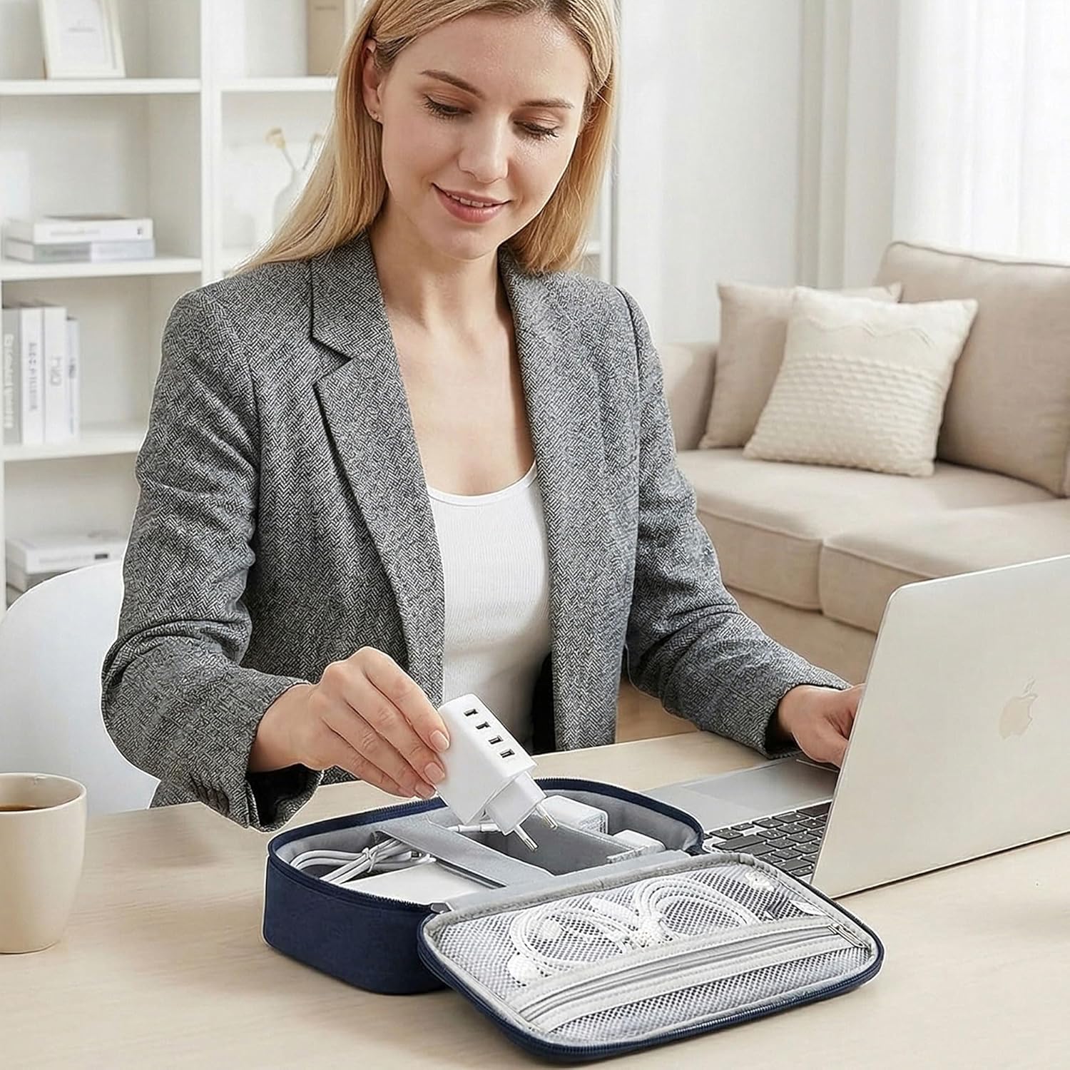 Detalle de Arae Elektronik Organizer Tasche Tech Pouch (L) – dunkelblau, Kabel- & Ladegeräte-Aufbewahrung mit Feuchtigkeitsschutz