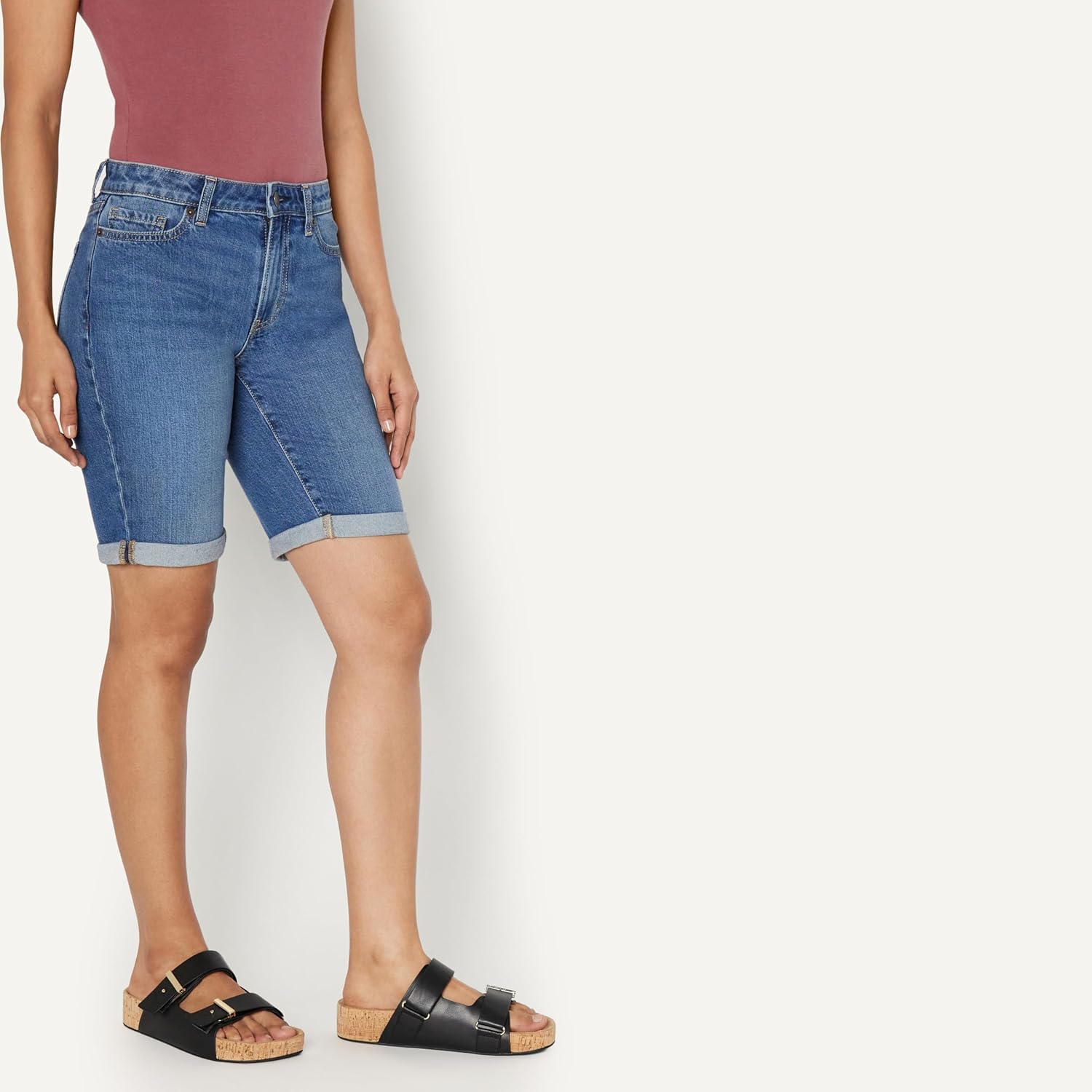 Detalle de Amazon Essentials Damen Slim-Fit-Bermudashorts mit Mittelhohem Bund und Taschen