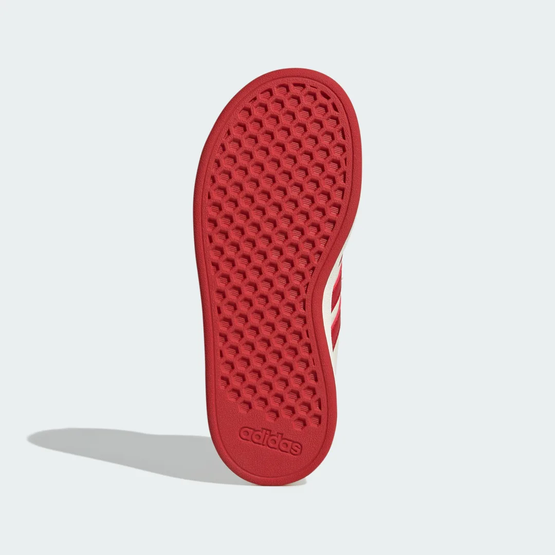Detalle de Zapatilla Grand Court 2.0 (Niños) de Adidas: comodidad y estilo para cada paso