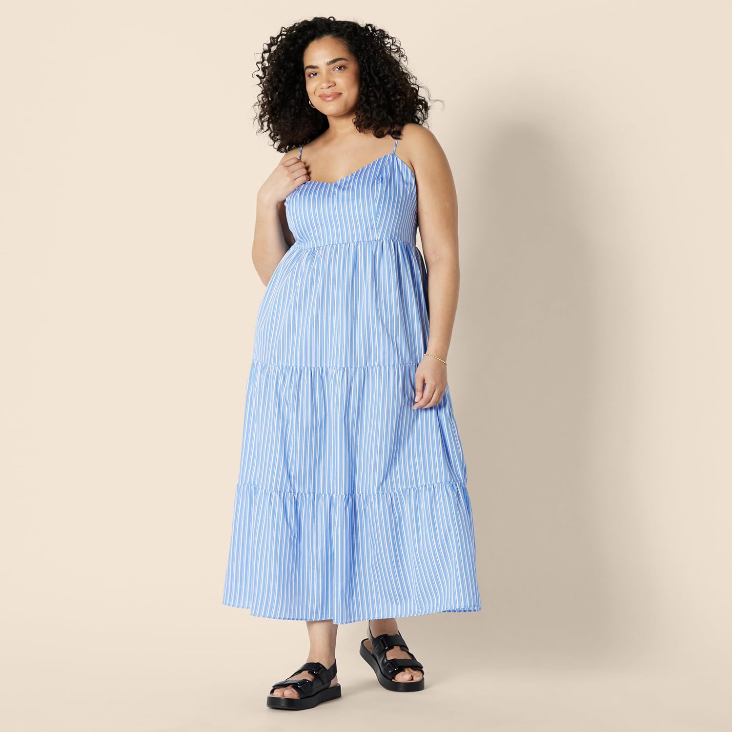 Thumbnail 5 de Amazon Essentials Damen Gestuftes Fit-&-Flare Maxikleid aus Baumwollsatin mit Empire-Taille