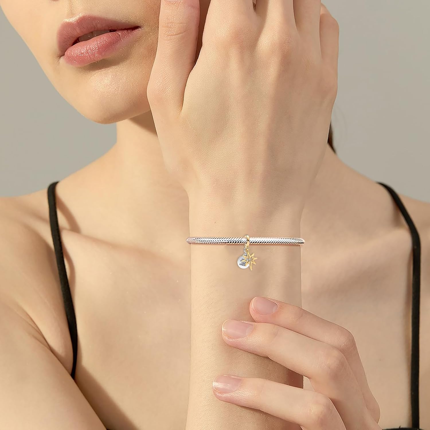 Detalle de QOAUPO Charm Anhänger aus 925 Sterling-Silber – Strukturierter Medaillon-Anhänger, passt zu europäischen Armbändern