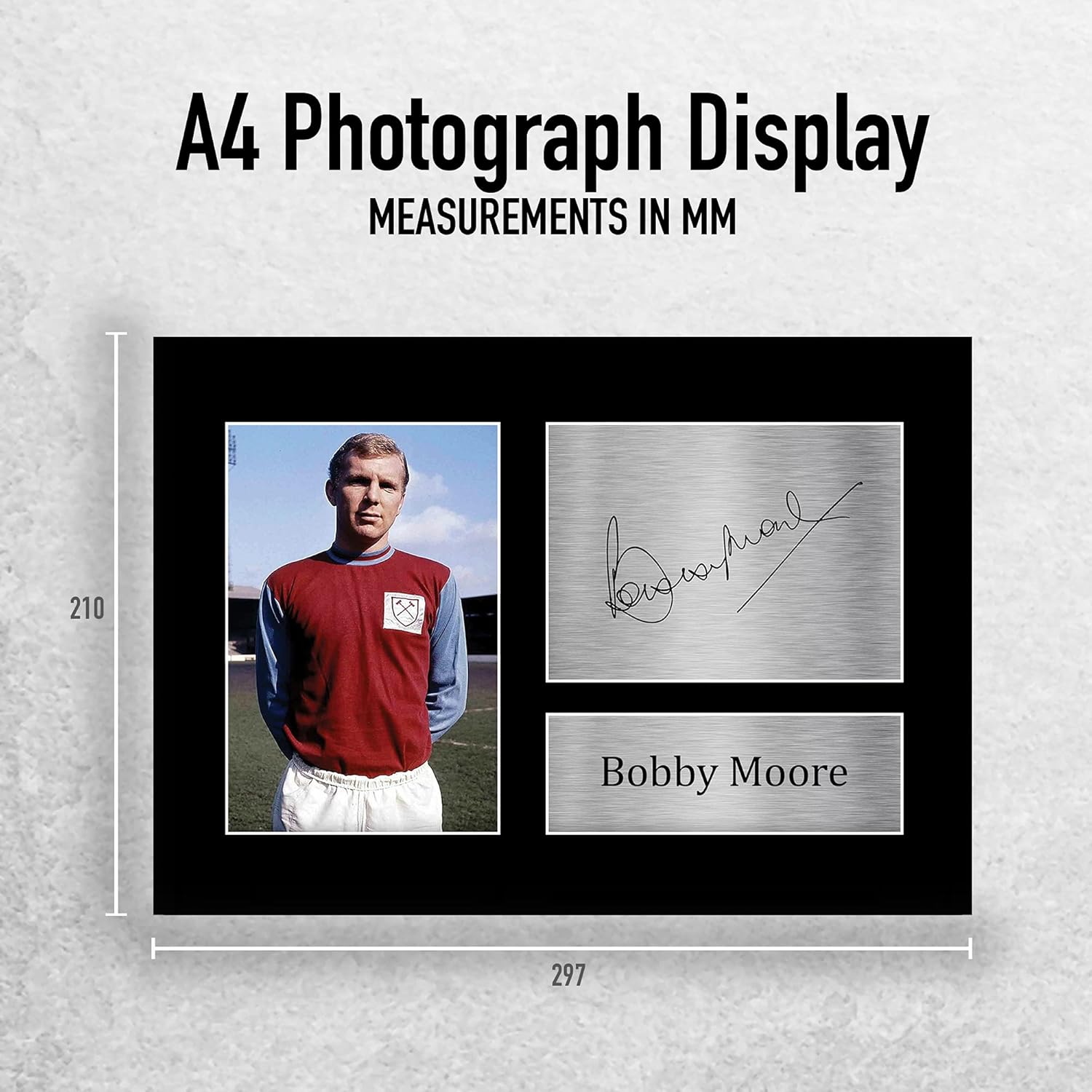 Thumbnail 1 de HWC Trading A4 Bobby Moore West Ham United “The Hammers” signed autograph photo gift – unframed display