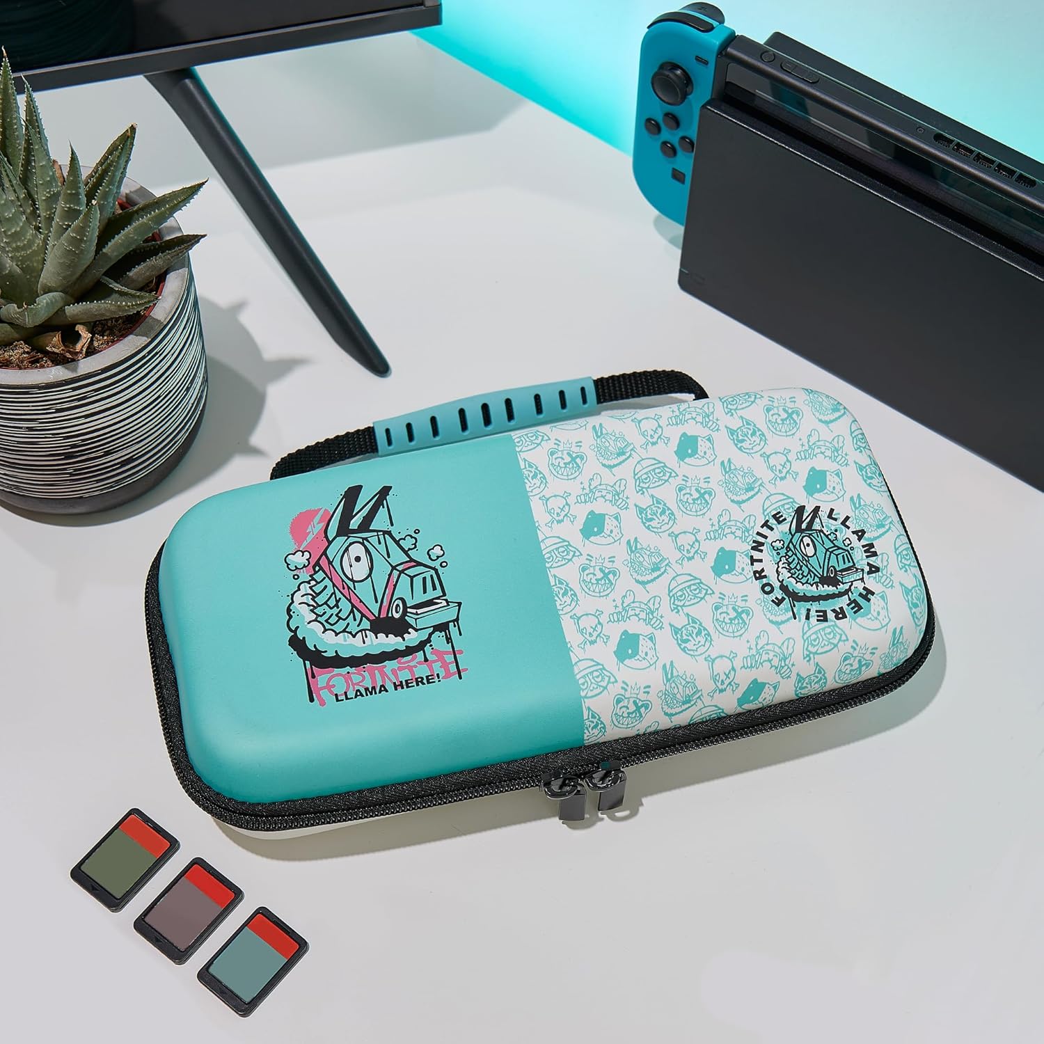 Thumbnail 5 de Numskull Fortnite Nintendo Switch Case – Offizielles Llama Hartschalen-Etuí mit Spielkassetten-Aufbewahrung