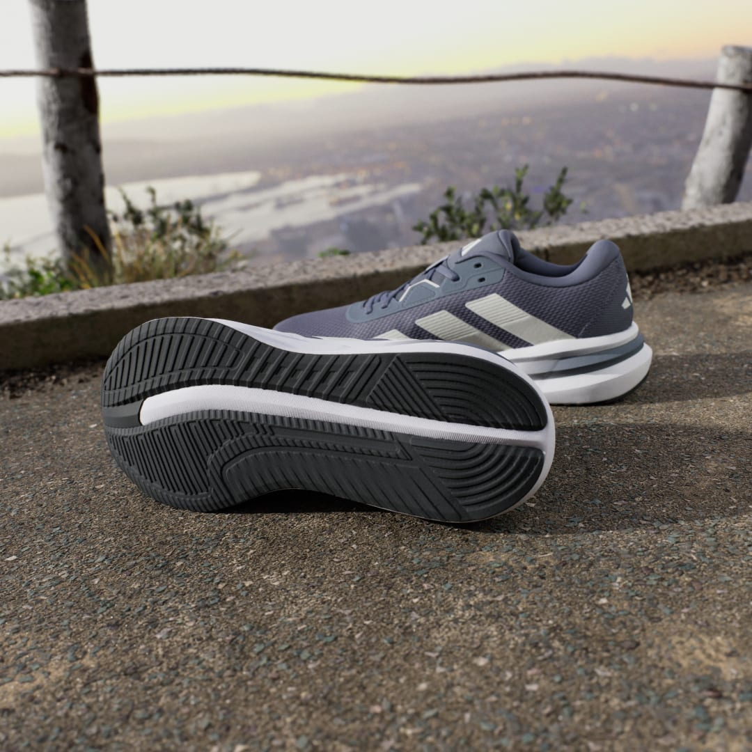 Detalle de Zapatilla Galaxy 7 Running de Adidas: para entrenamientos diarios con estilo discreto