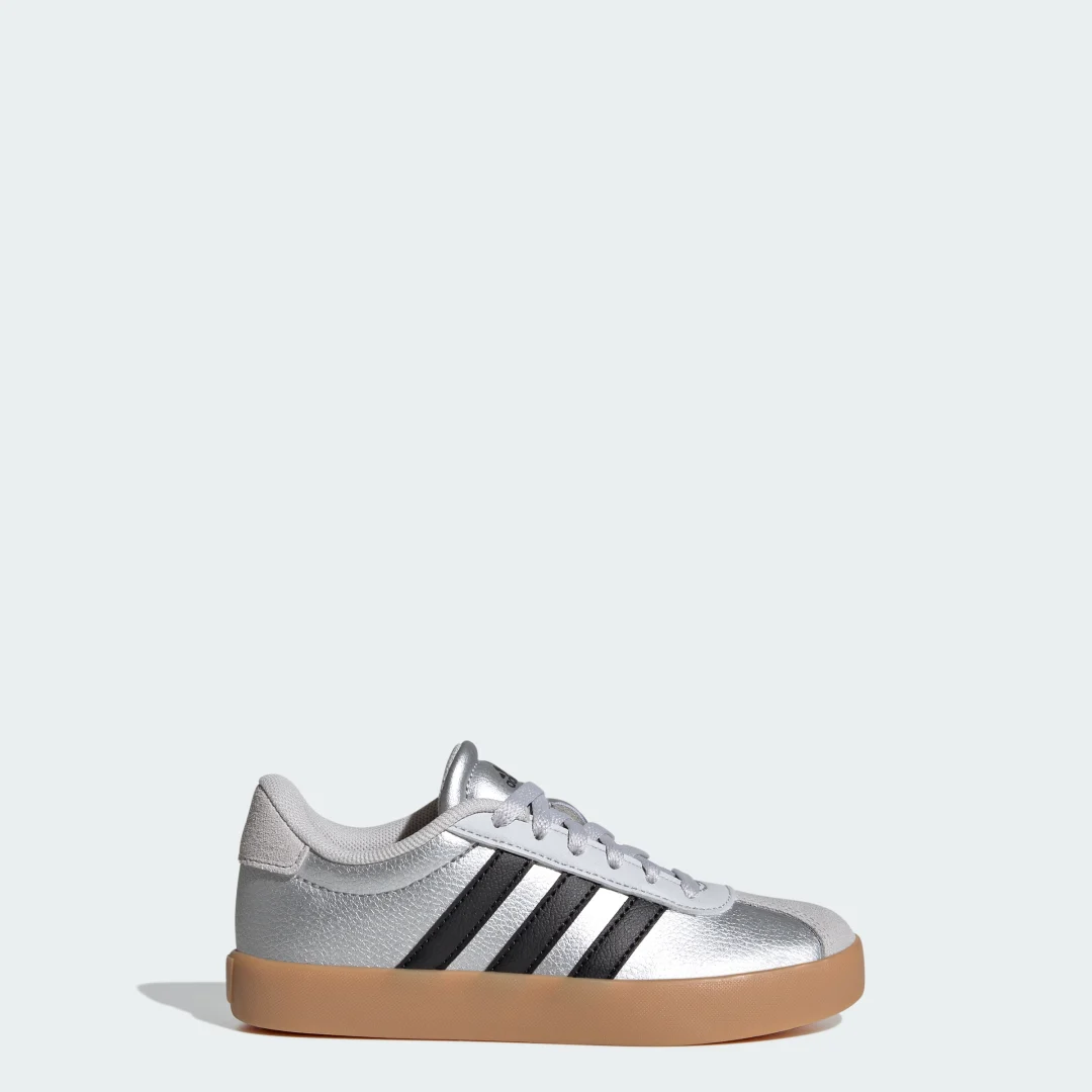 Detalle de Zapatilla VL Court 3.0 de Adidas: comodidad y estilo en una mítica silueta