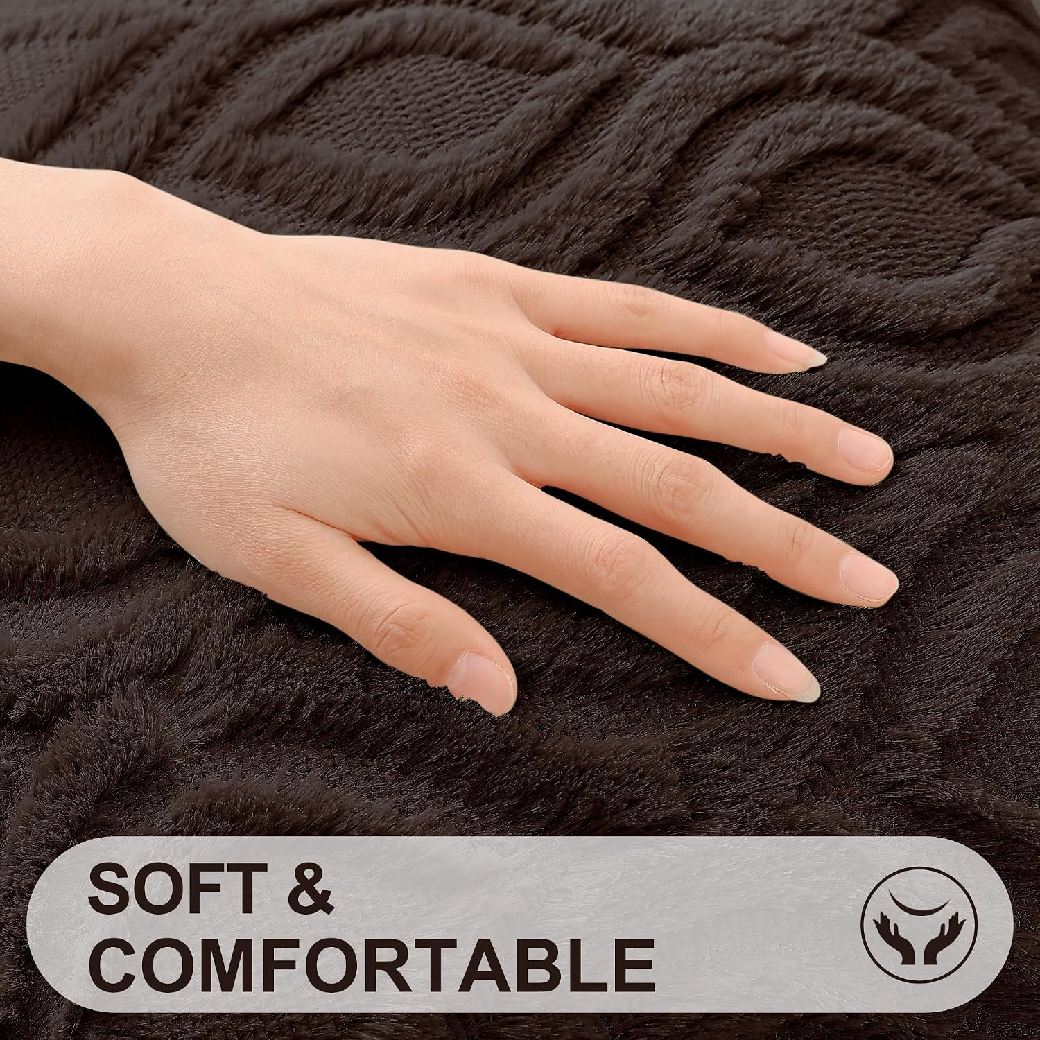 Detalle de decorUhome 18x18 Faux Fur Throw Pillow Covers, Dark Brown, Set of 2