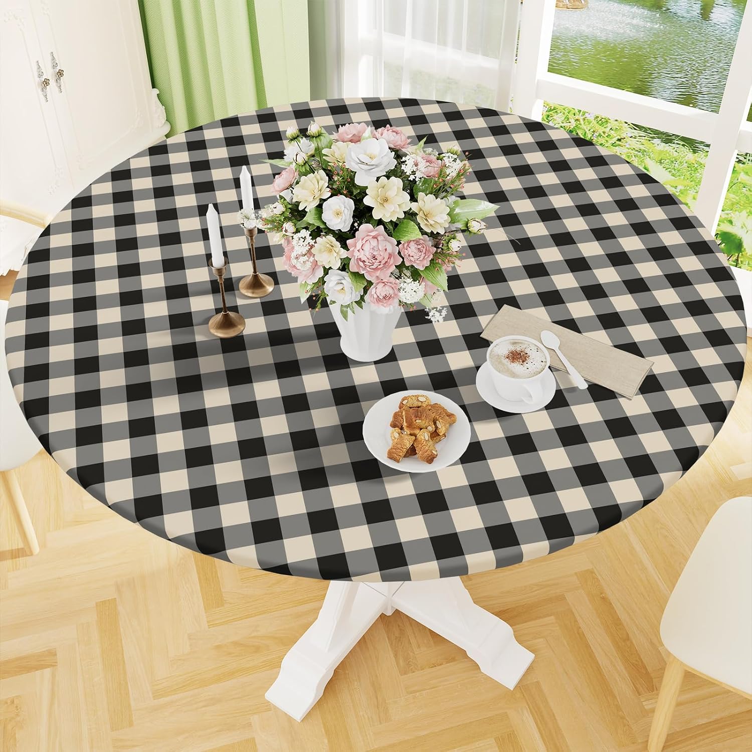 Detalle de Smiry Round Picnic Tablecloth: Elastic, Waterproof, Fitted Vinyl with Flannel Back (36"-44" Tables) in Buffalo Plaid