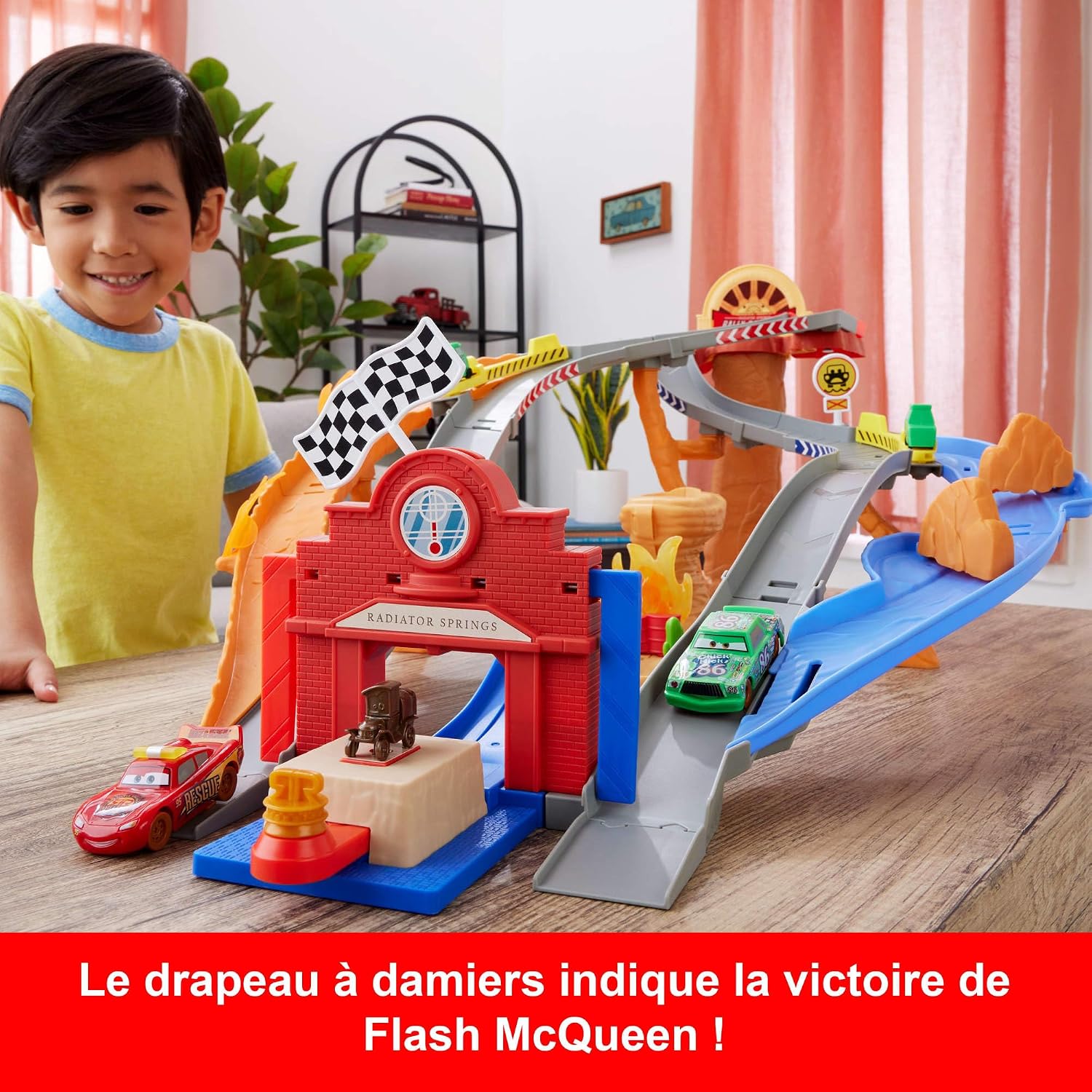 Detalle de Mattel Cars Coffret Piste de Course Rescue Road Course (Radiator Springs) avec Flash McQueen, Chick Hicks et 2 véhicules Pitty – JFL57