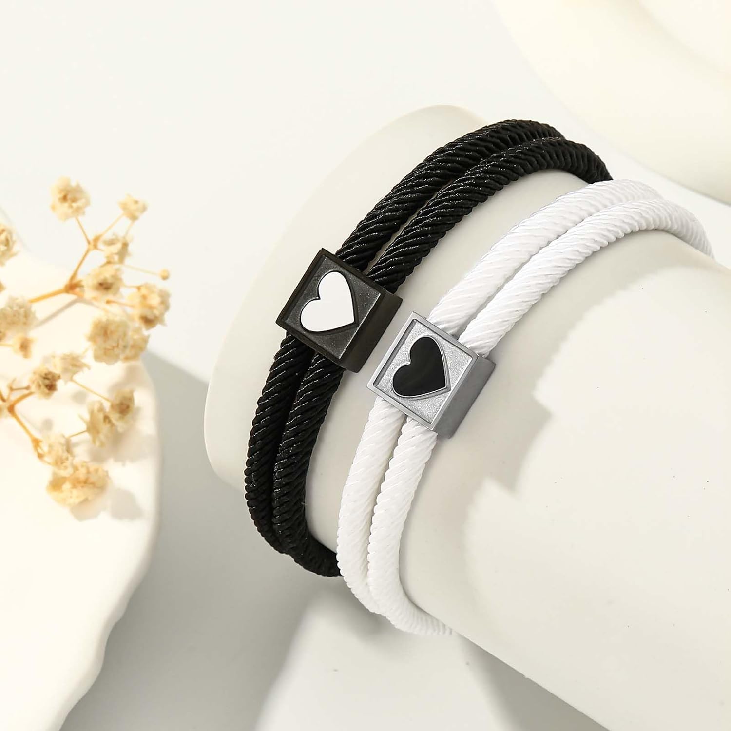 Detalle de Valentin Geschenk Frau – Pärchen Armbänder | Verstellbares Rope-Armband-Duo mit Herz Anhänger