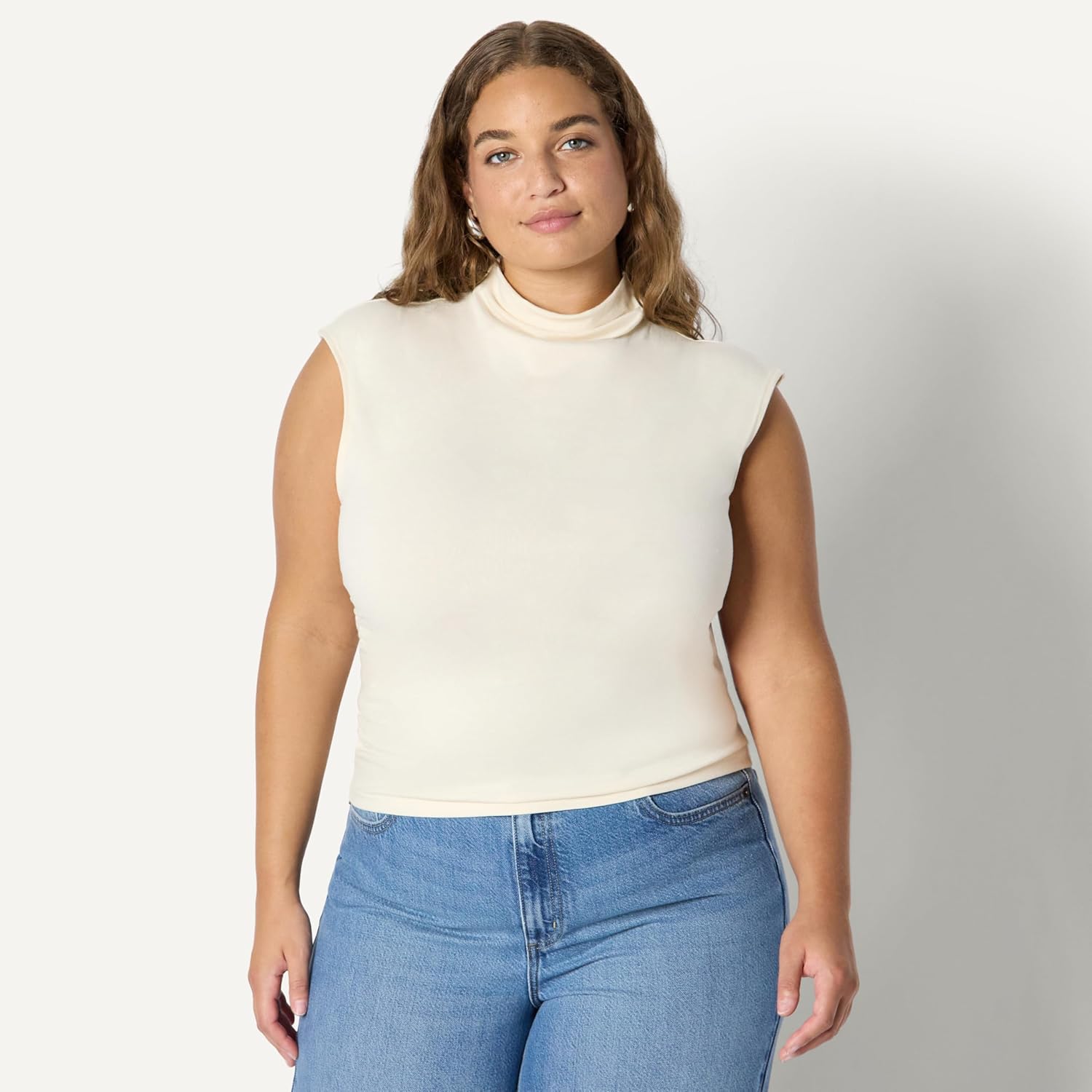 Thumbnail 5 de Amazon Essentials Women's Slim-Fit Sleeveless High-Neck Top
