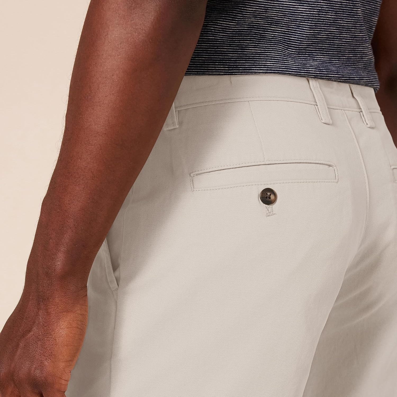Thumbnail 3 de Amazon Essentials Men’s Slim-Fit 9" (23cm) Chino Shorts
