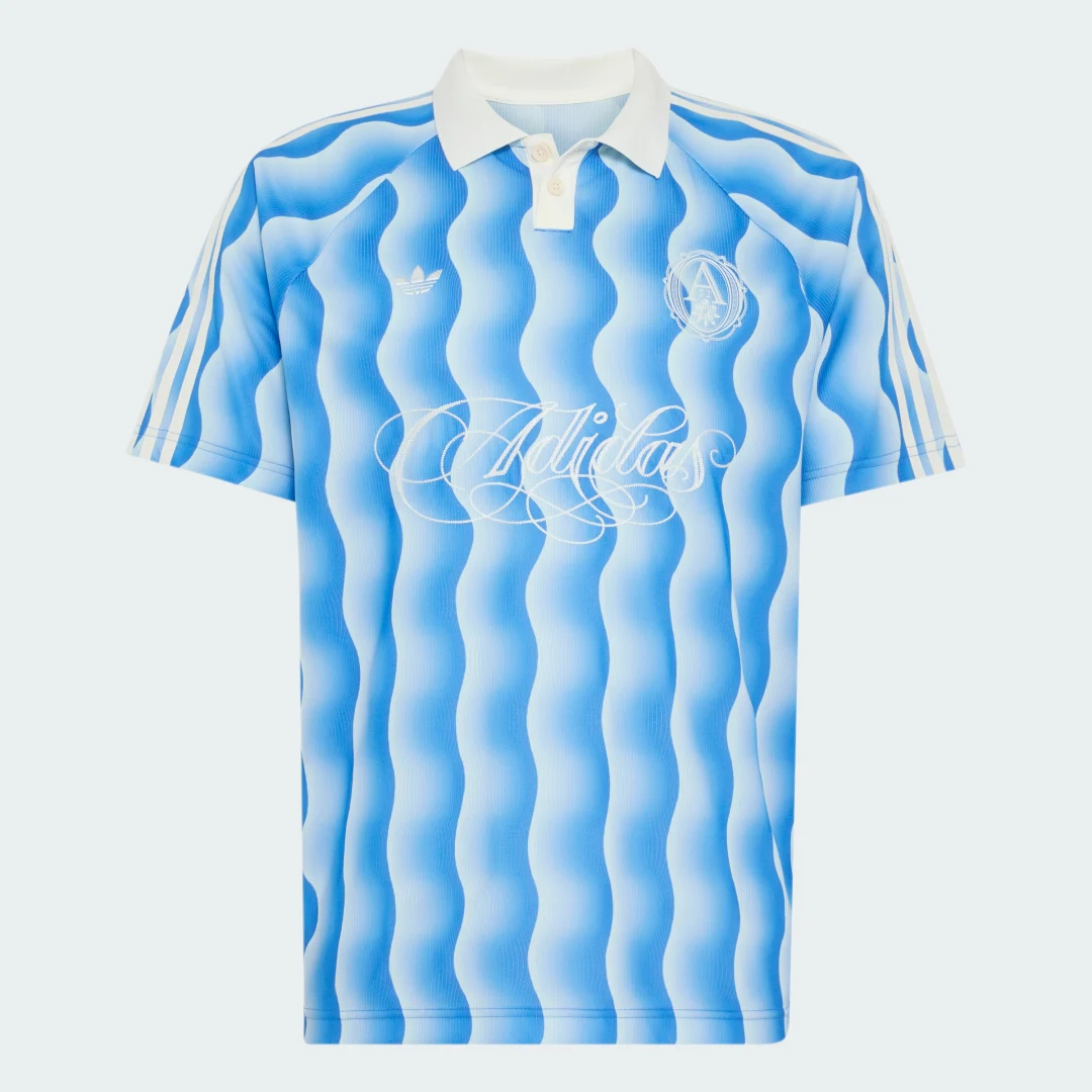 Detalle 2 de Camiseta Summer Adidas – azul, comodidad y estilo para el día a día