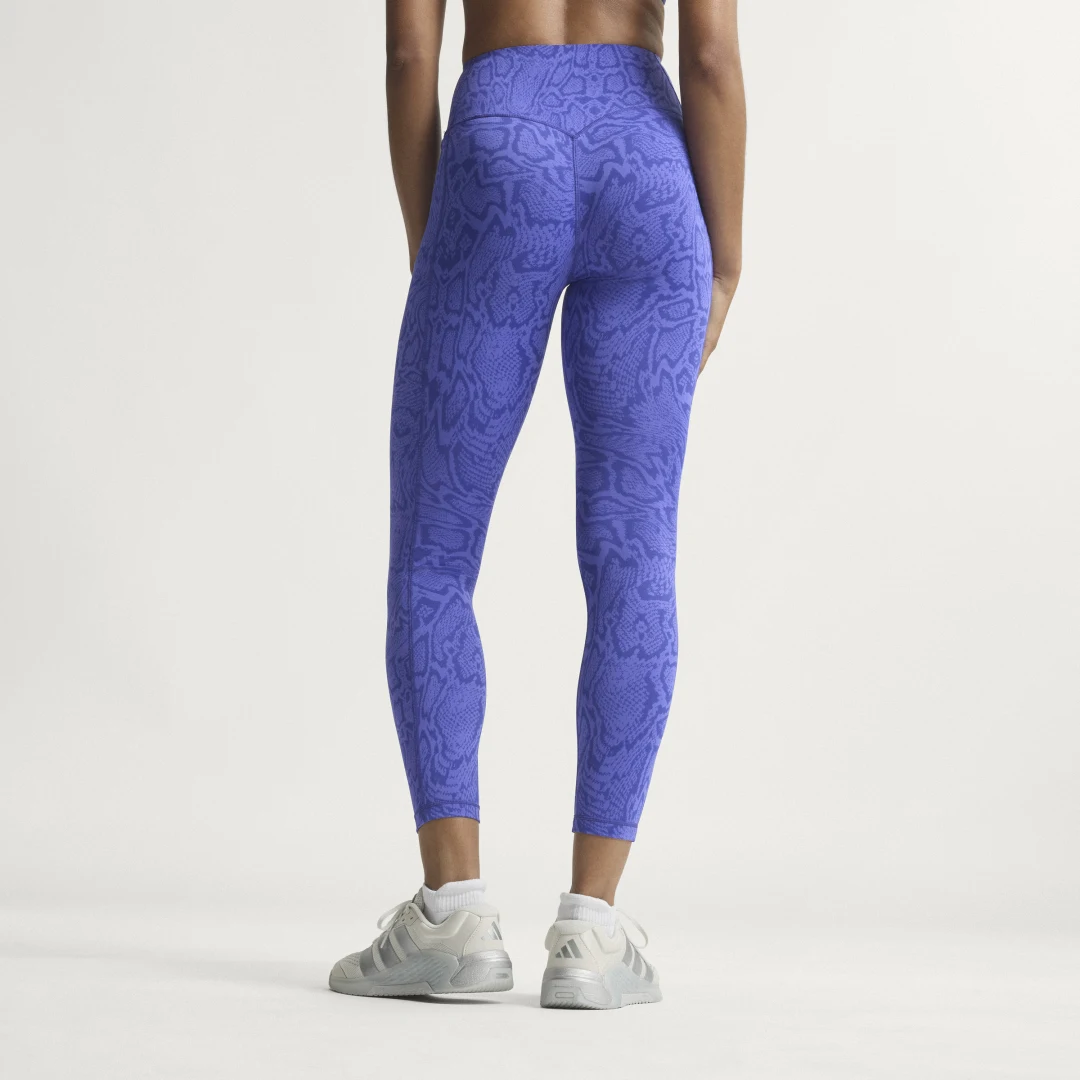 Detalle 2 de Mallas Adidas Optime PrimeLift Snake 7/8 en color violeta
