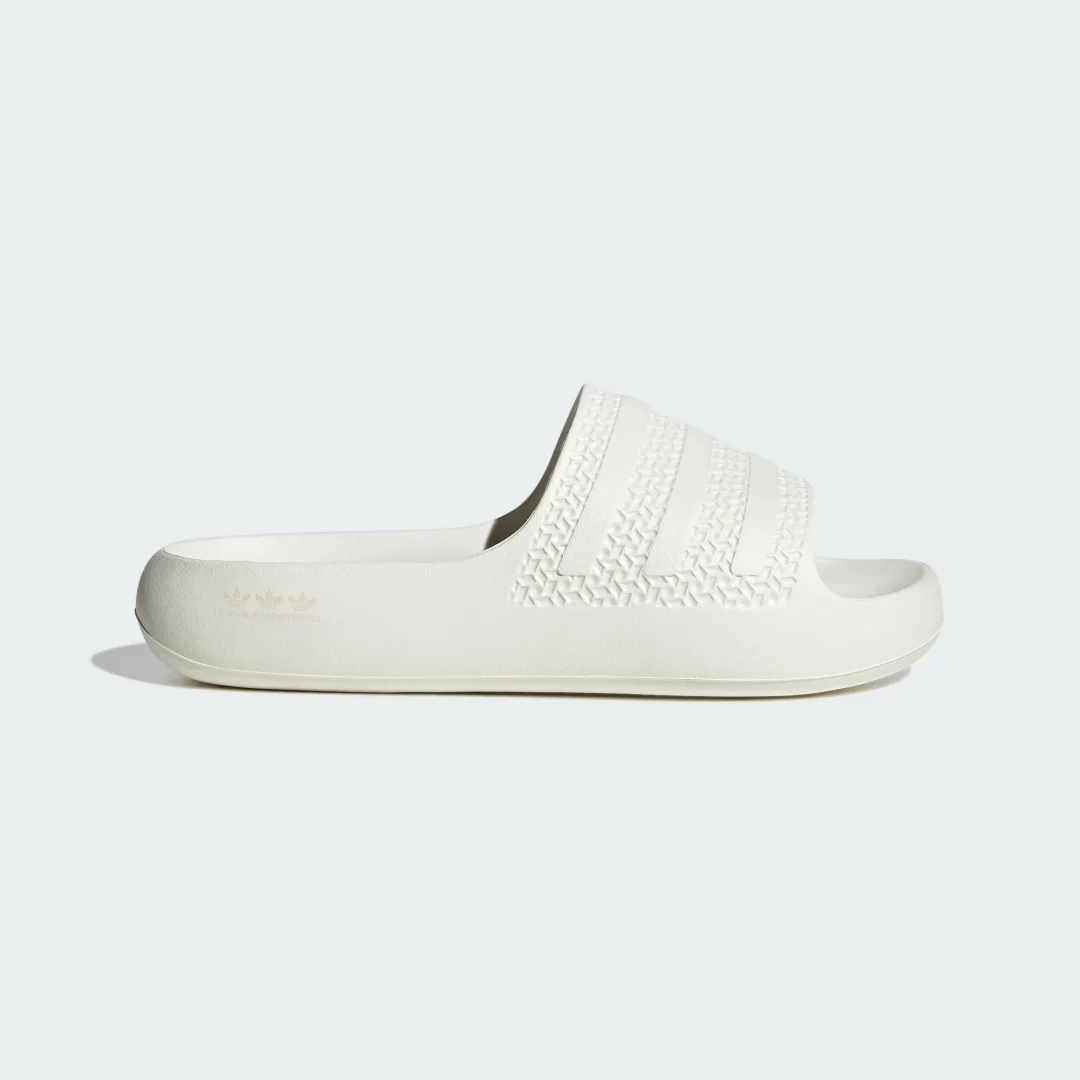 Detalle de Adidas Chancla Adilette Ayoon en color blanco