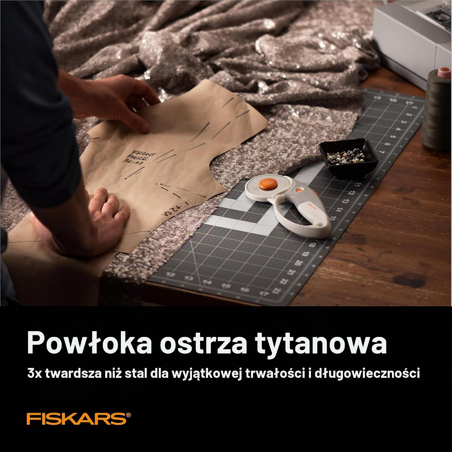 Detalle 2 de Fiskars 1065932 nóż krążkowy 60 mm z powłoką tytanową, biały