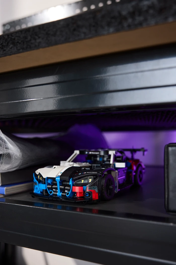 Detalle de LEGO Technic BMW M4 GT3 EVO Rennwagen 42226 – Detailverliebte Technik zum Zusammenbauen