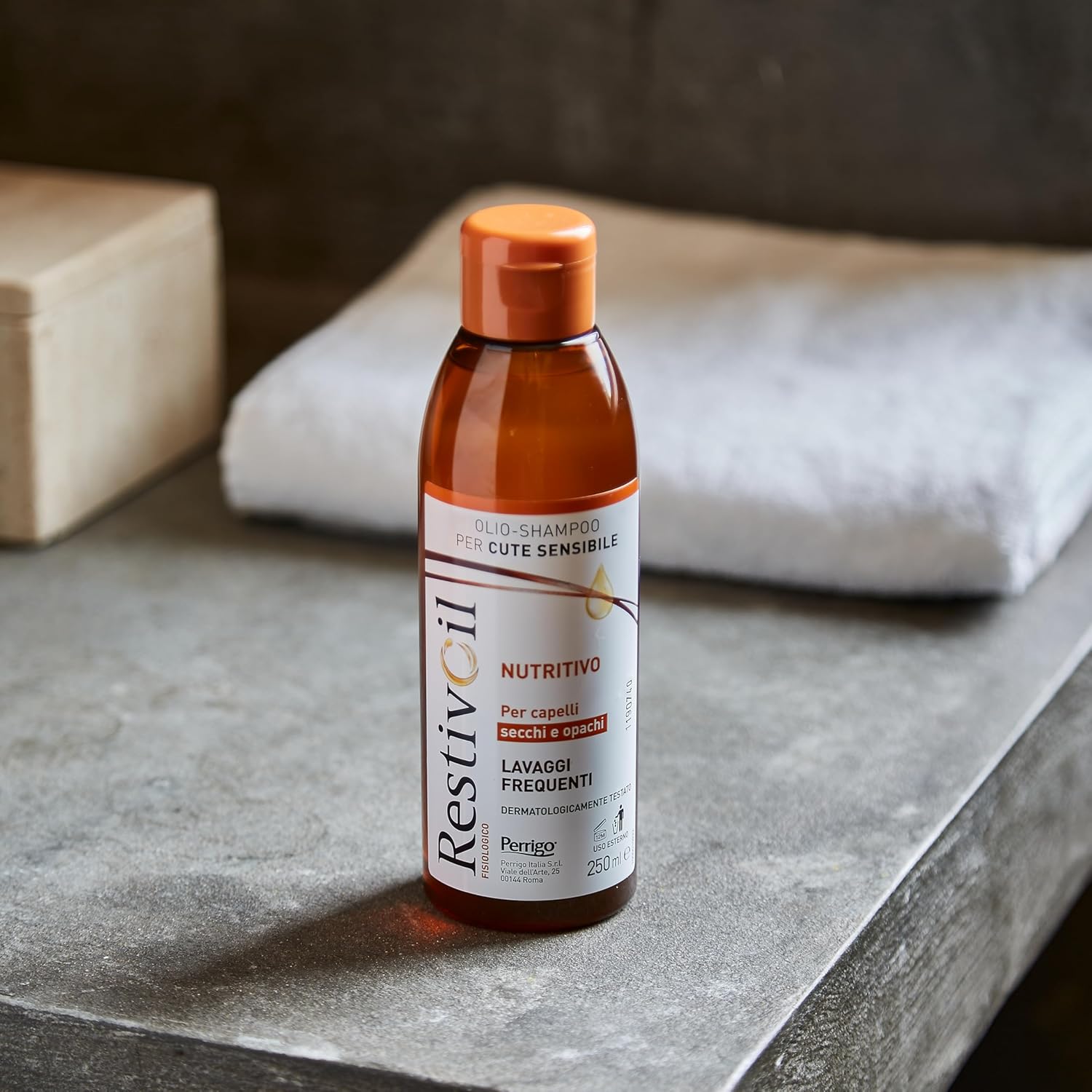 Detalle 2 de RestivOil Shampoo Fisiologico Nutriente per Capelli Secchi e Opachi, 250 ml
