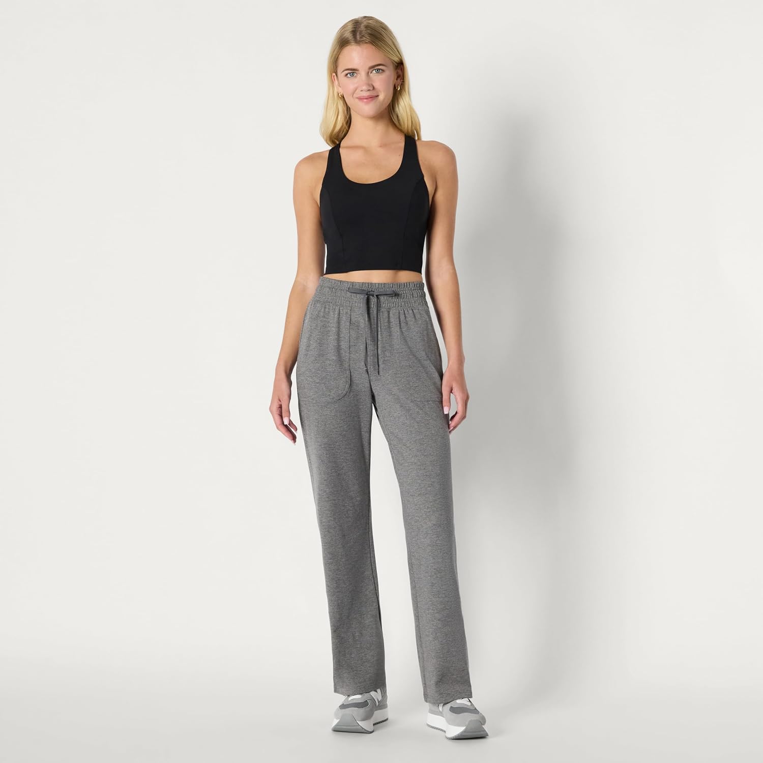 Thumbnail 4 de Amazon Essentials Women's Relaxed Fit Athletic Soft Performance Lightweight Tracksuit Bottoms