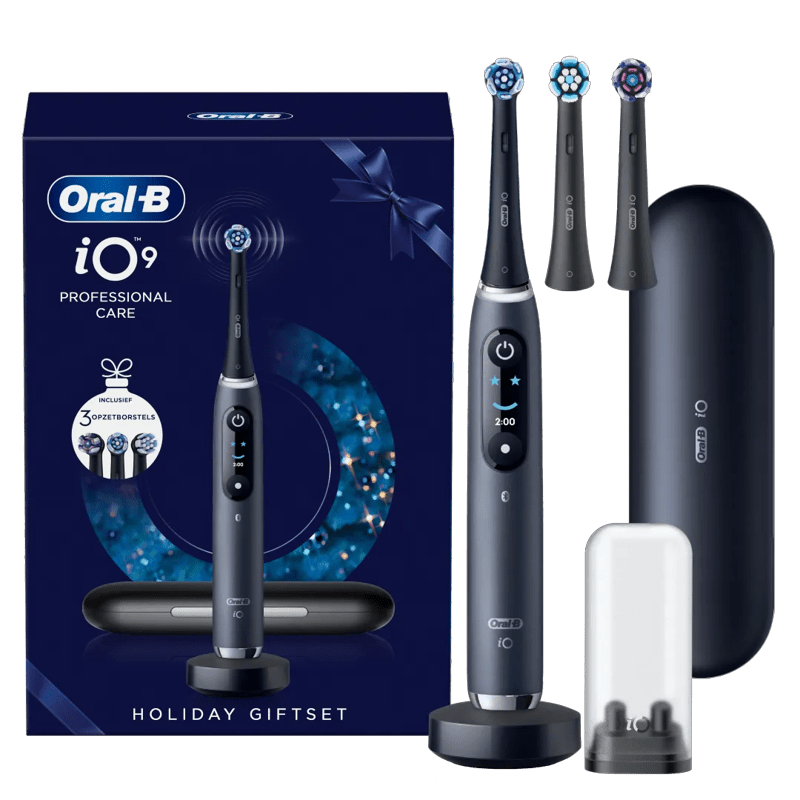 Detalle de Oral-B iO 9 Holiday Edition mit zusätzlichen Aufsteckbürsten – präzise Reinigung und KI-Feedback